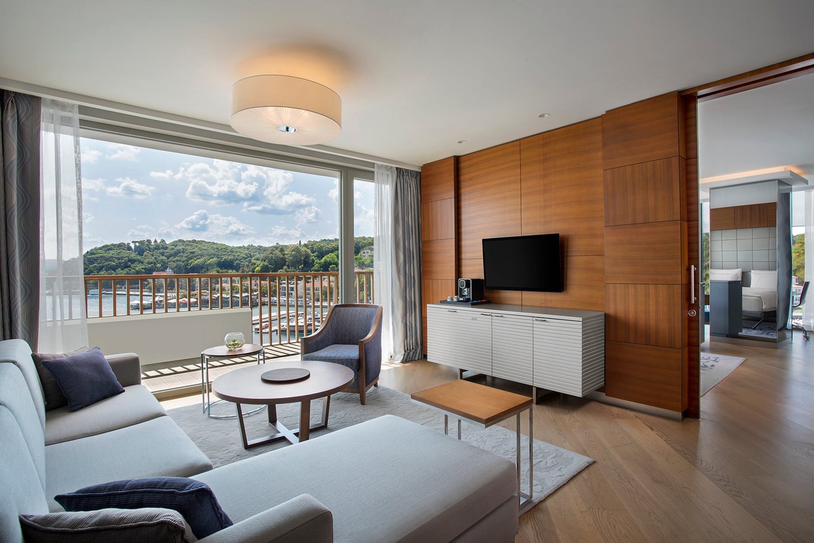 Suite with Views