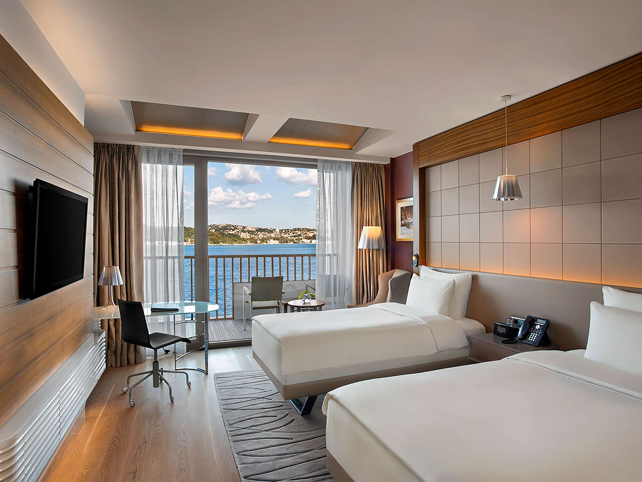 Twin Deluxe with Views