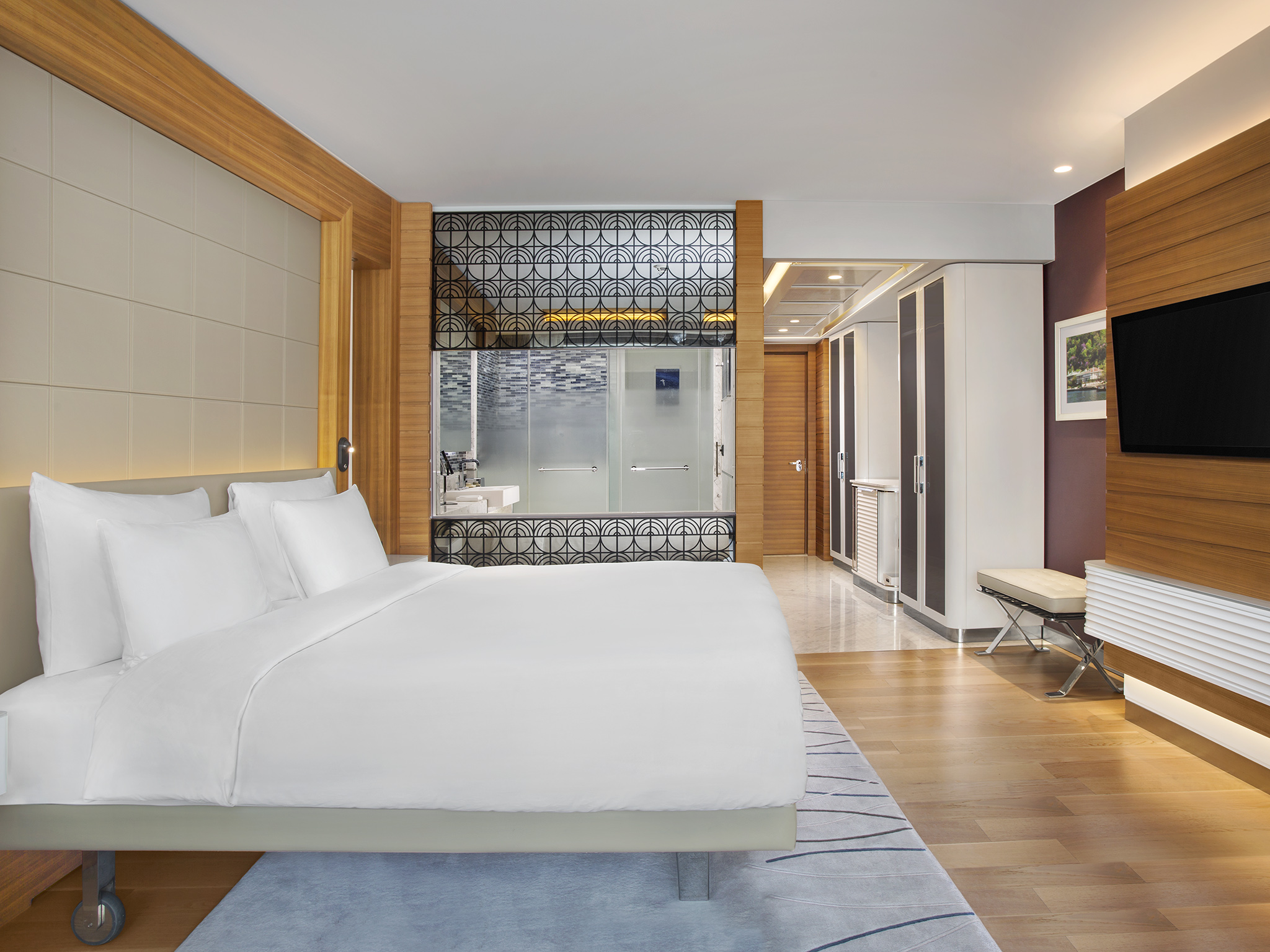 Double Deluxe King Bed