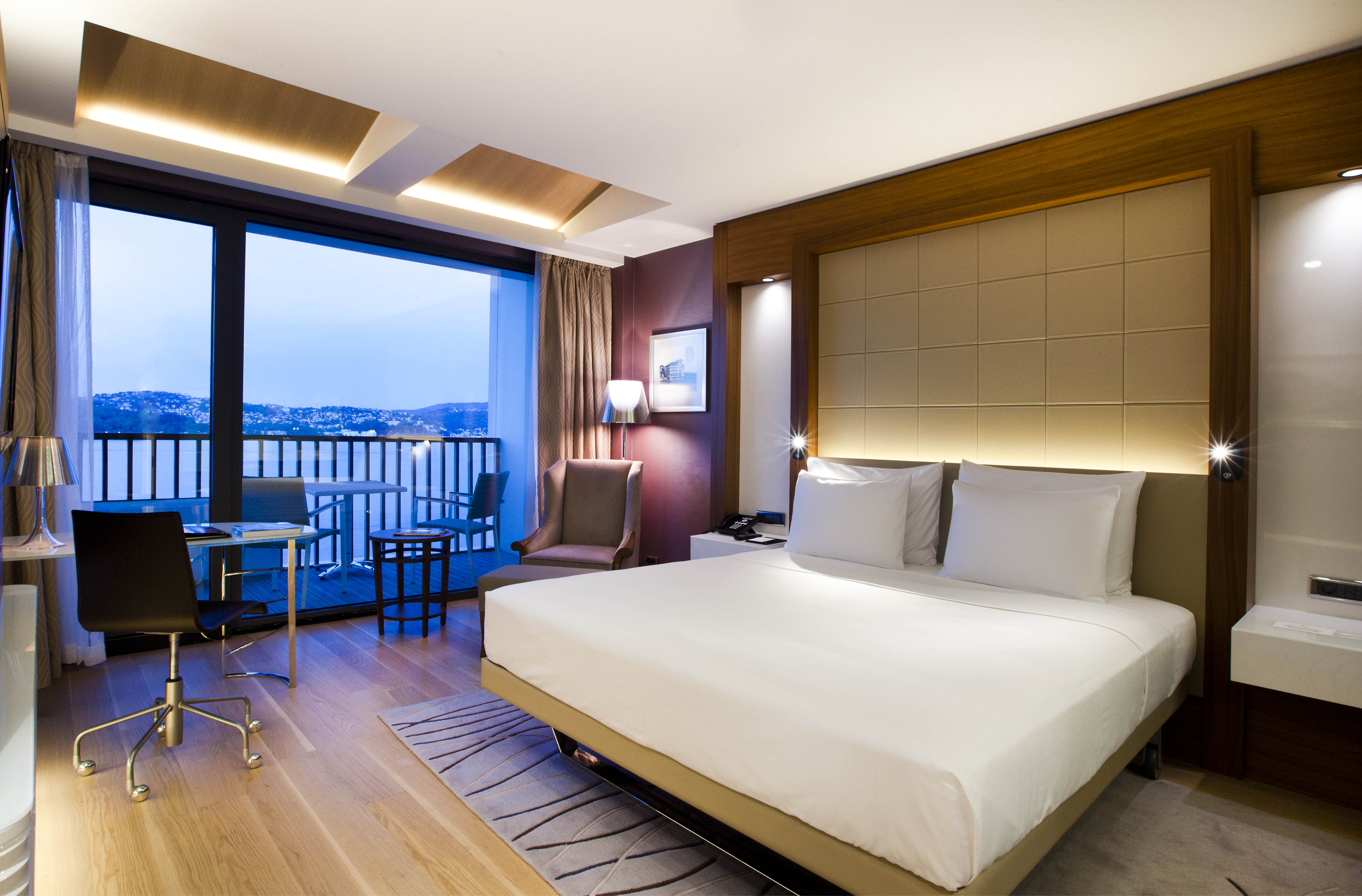 Double Deluxe King Bed