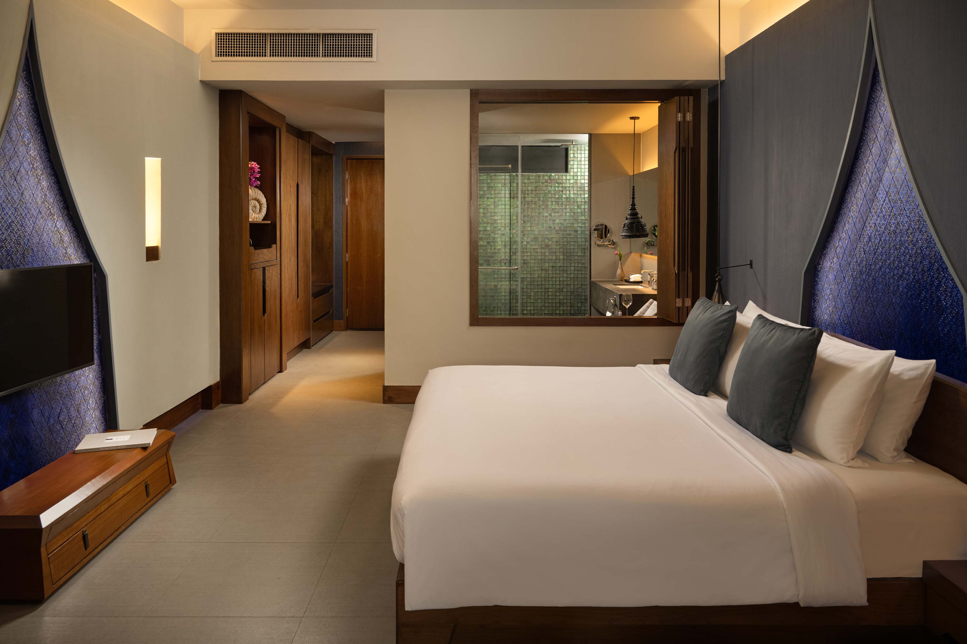 Double Pool View King Bed