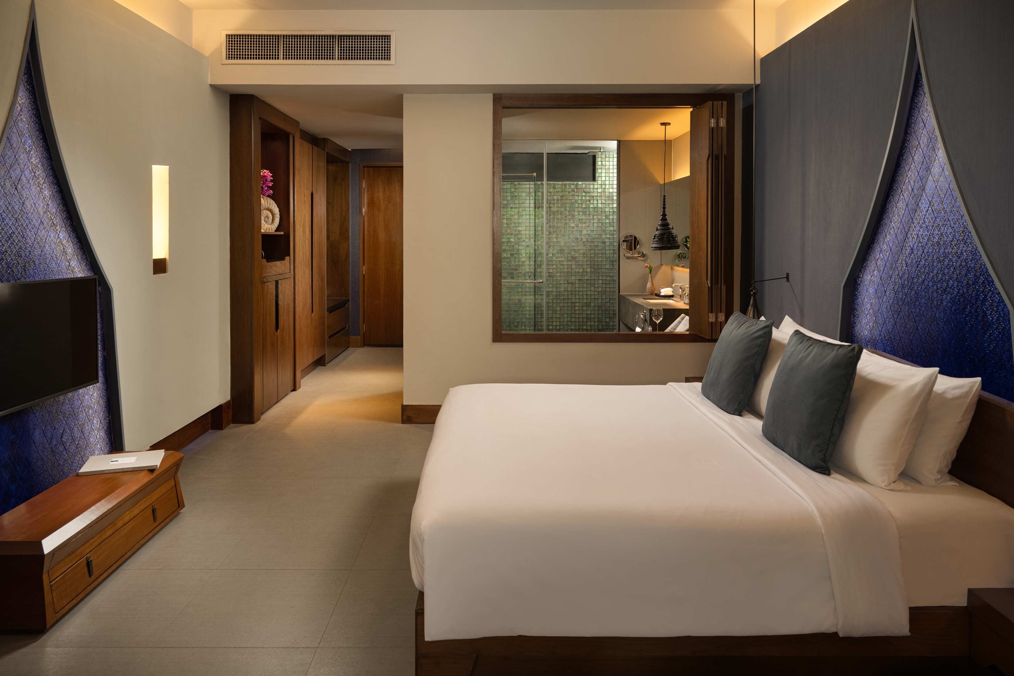 Double Garden View King Bed