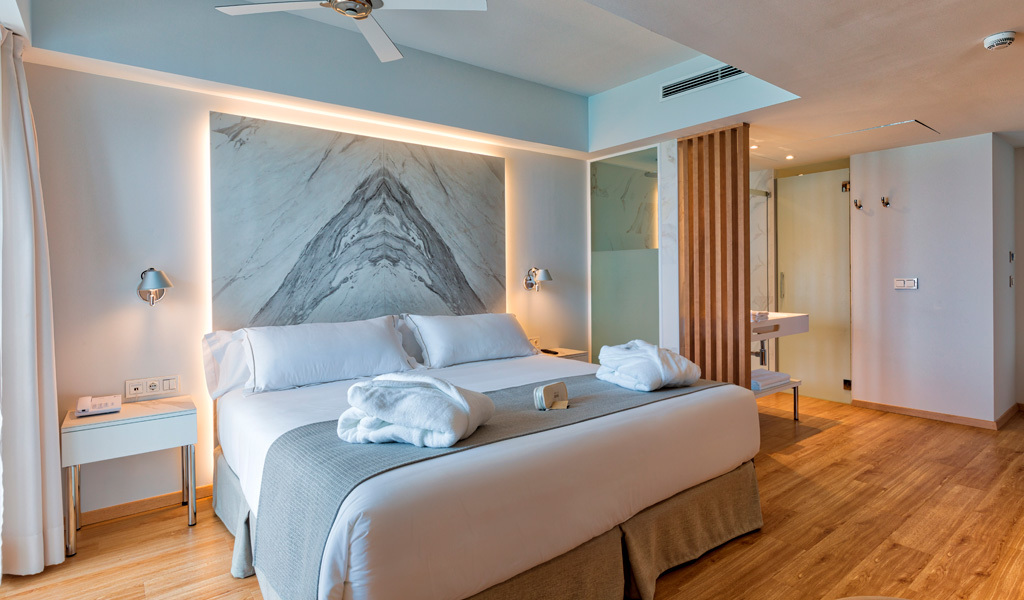 Double or Twin Side Sea View