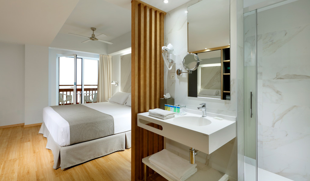 Double or Twin Side Sea View