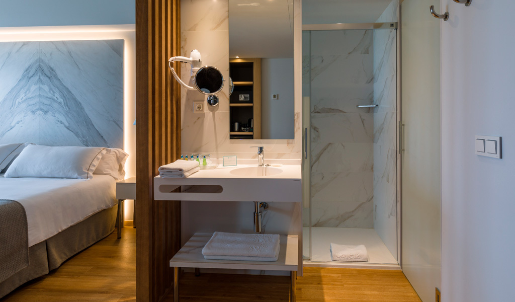 Double or Twin Side Sea View