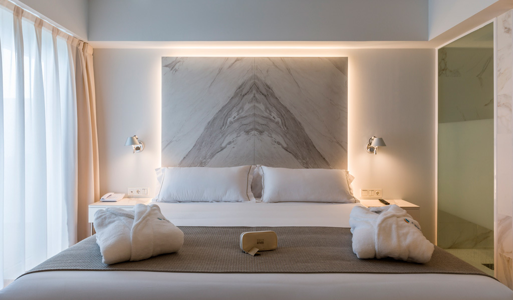 Double or Twin Side Sea View