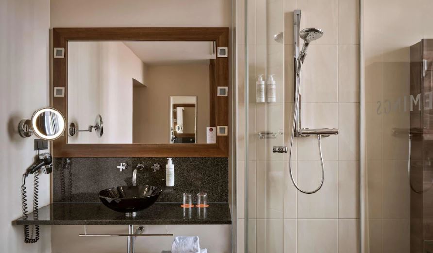 Double King Bed One Bedroom 