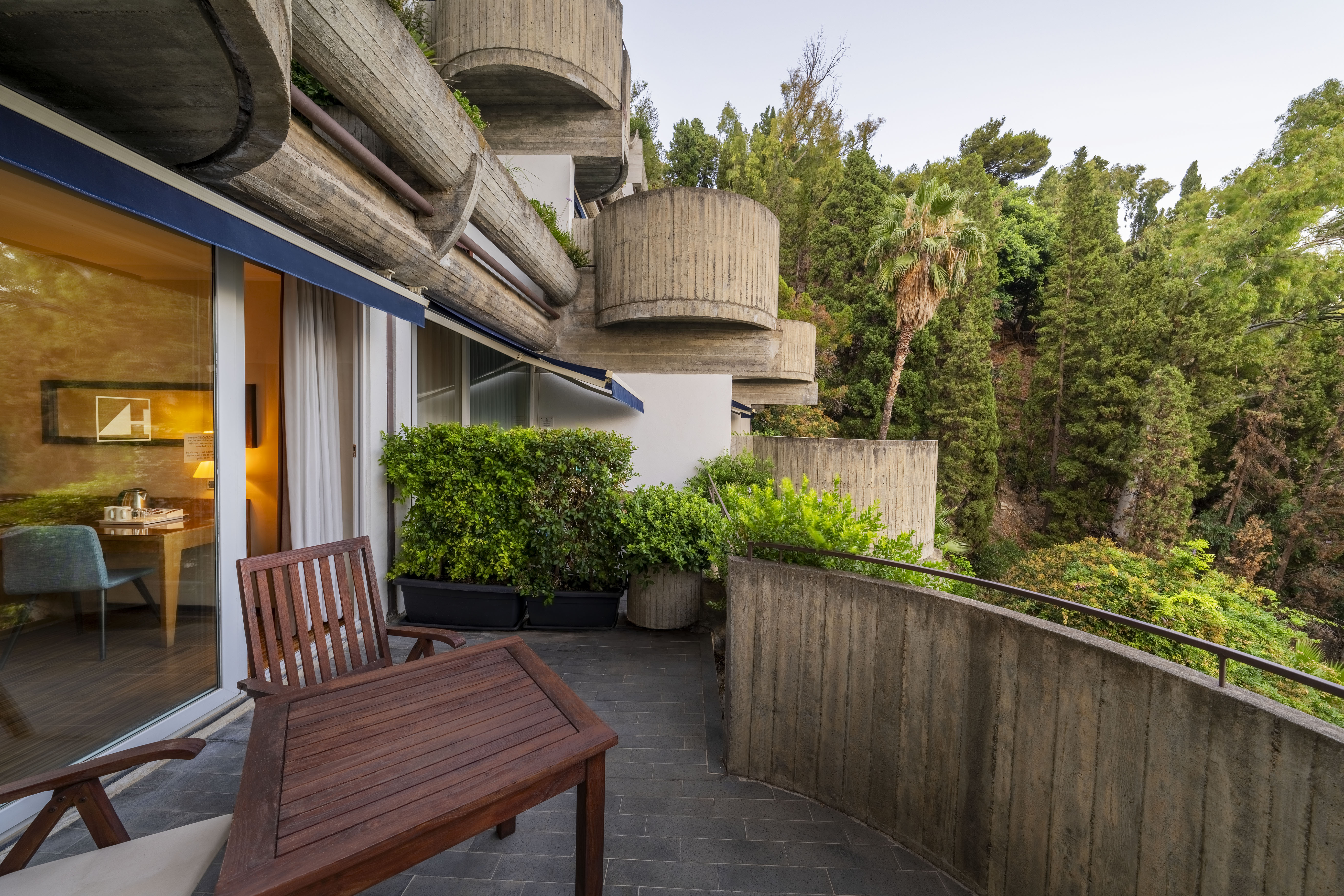 Twin Sea View with Balcony