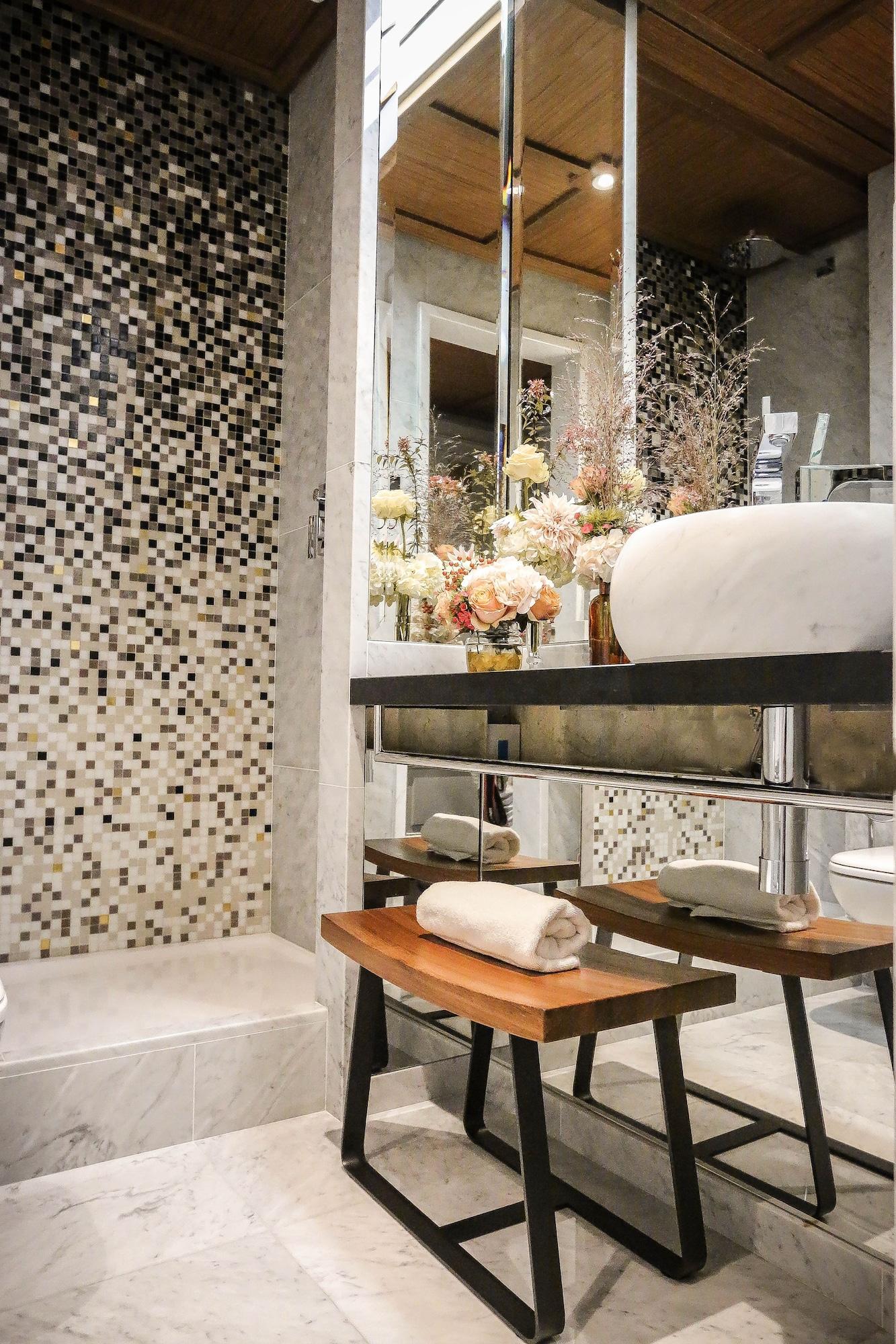 Junior Suite Queen Size Bed