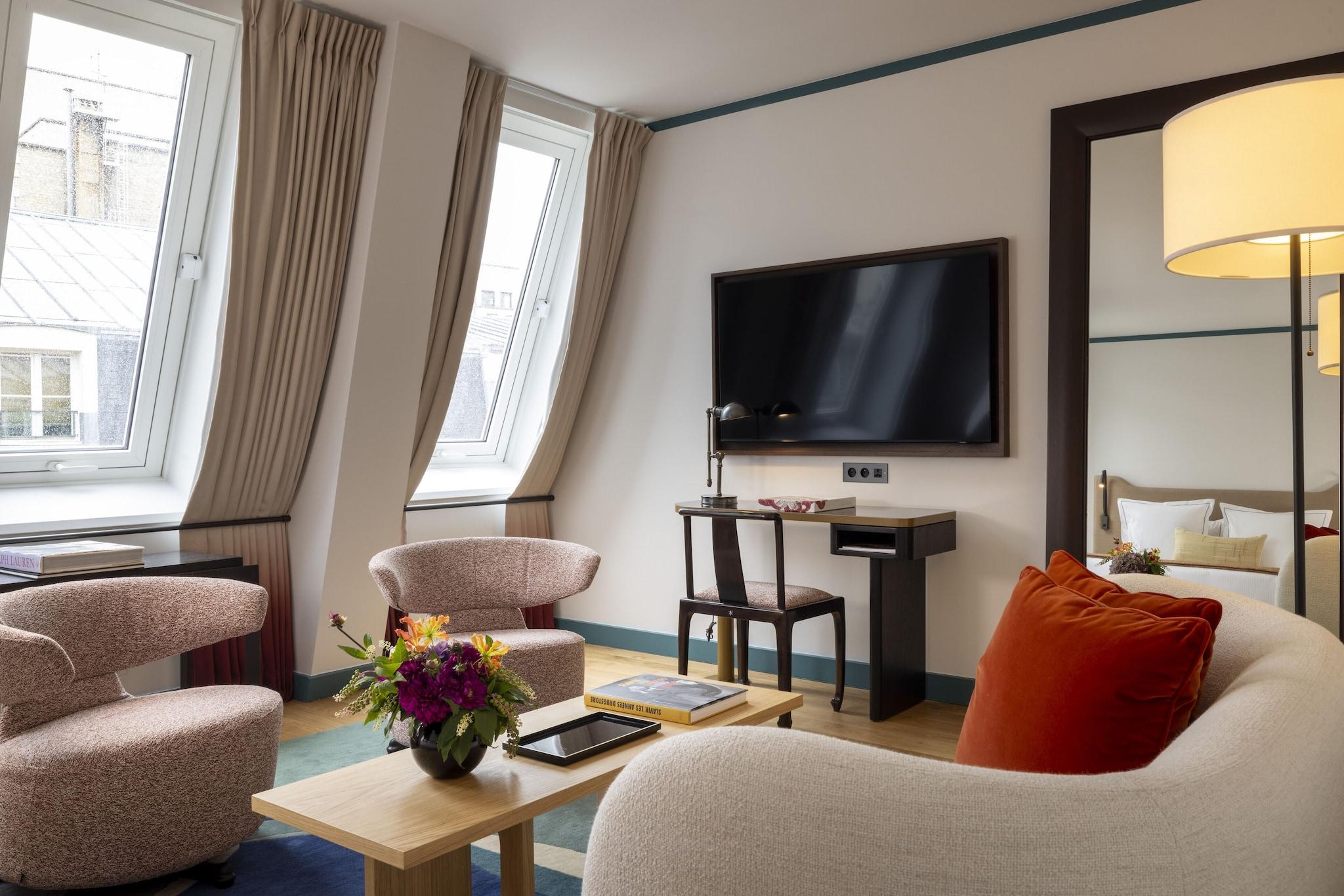 Junior Suite Queen Size Bed