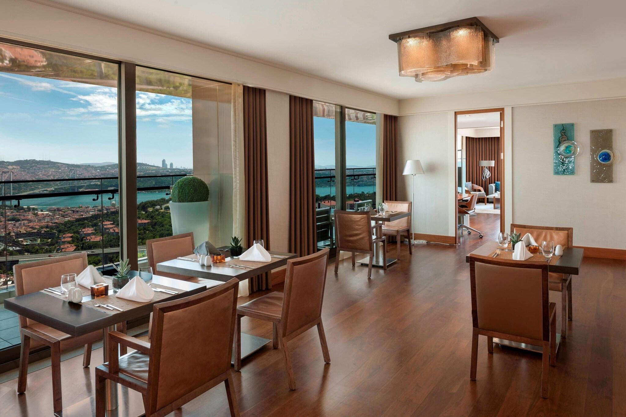 Junior Suite City View King Bed