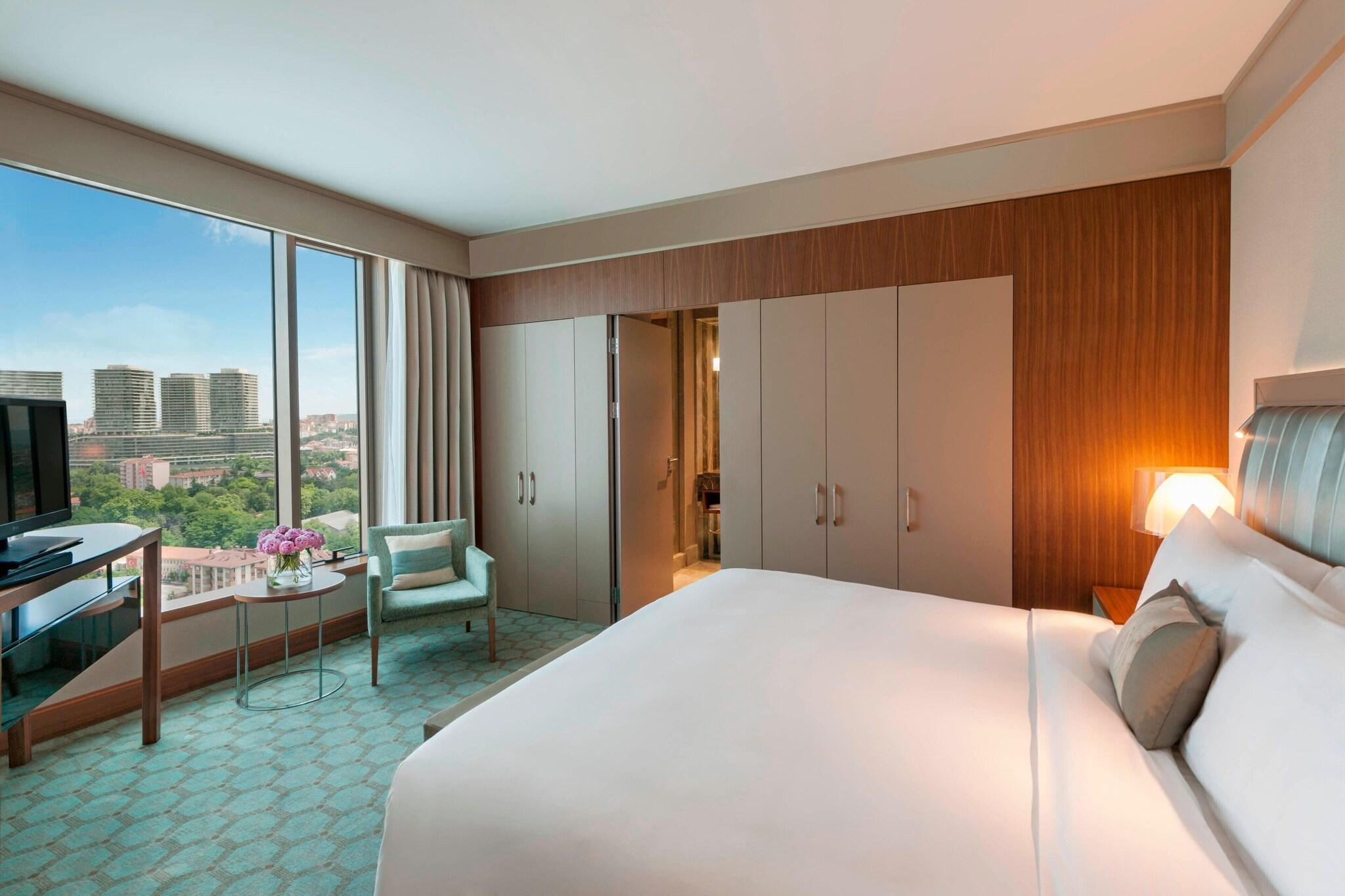 Junior Suite Sea View King Bed