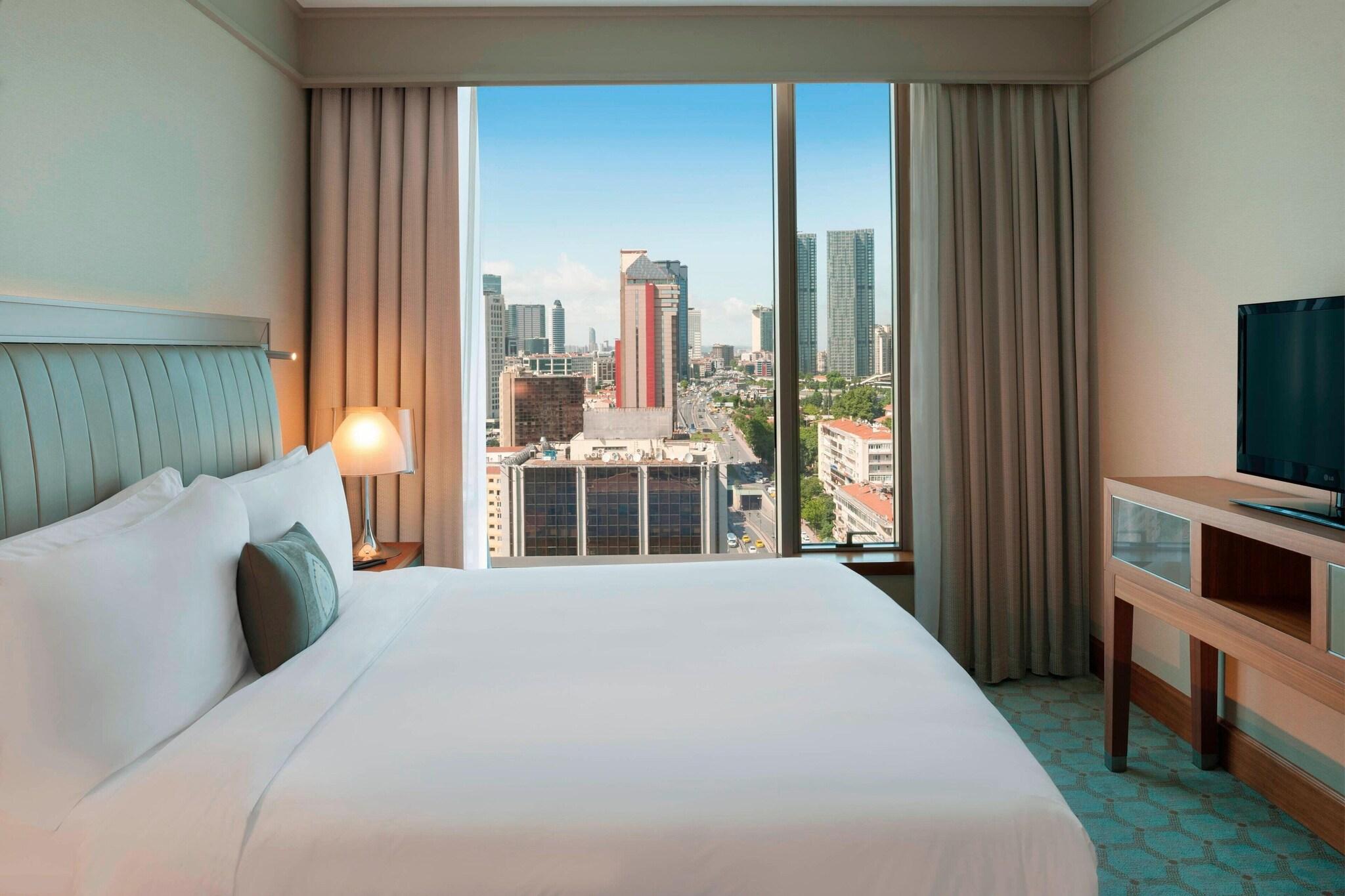 Suite Club City View