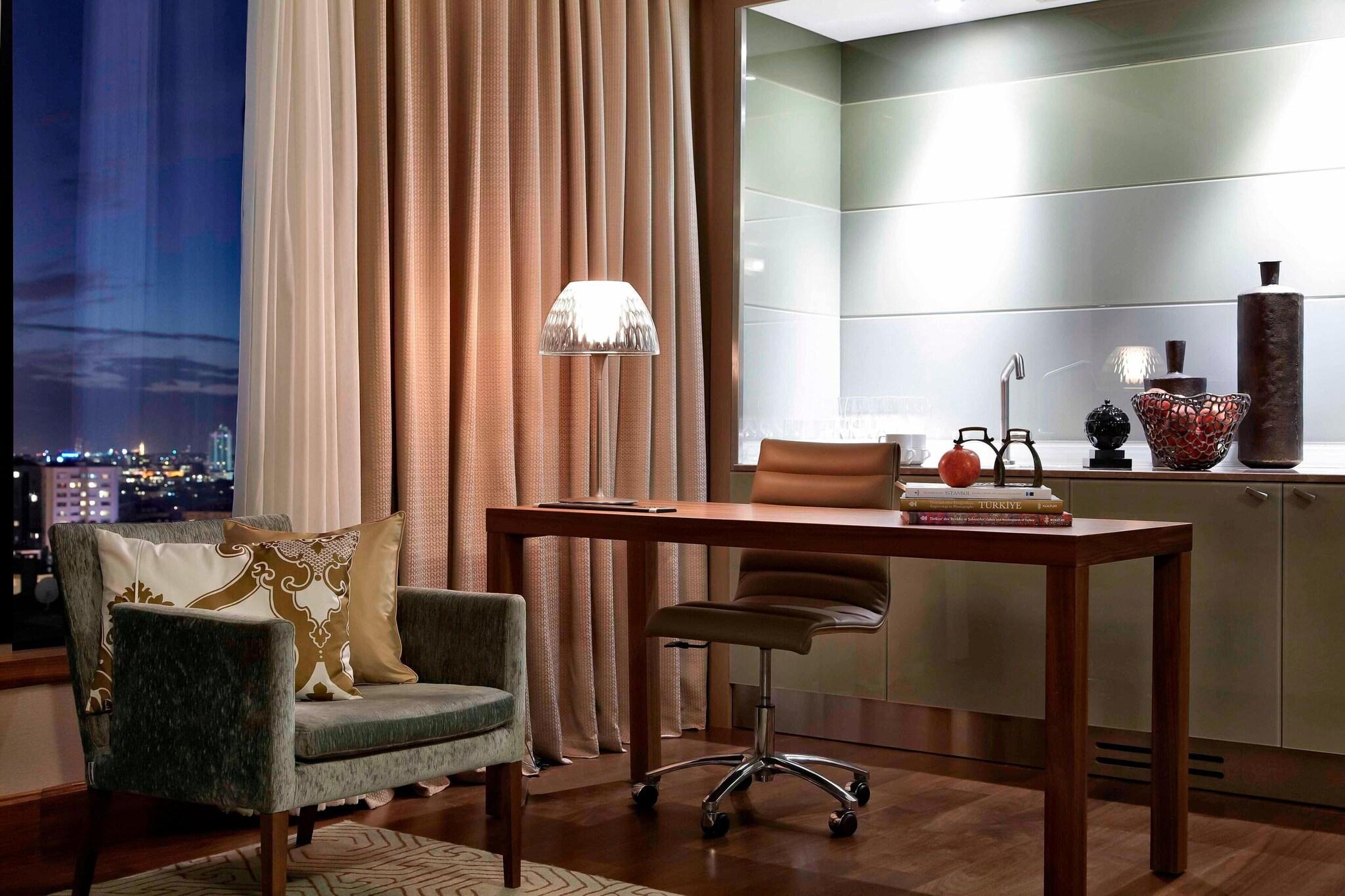 Junior Suite City View King Bed