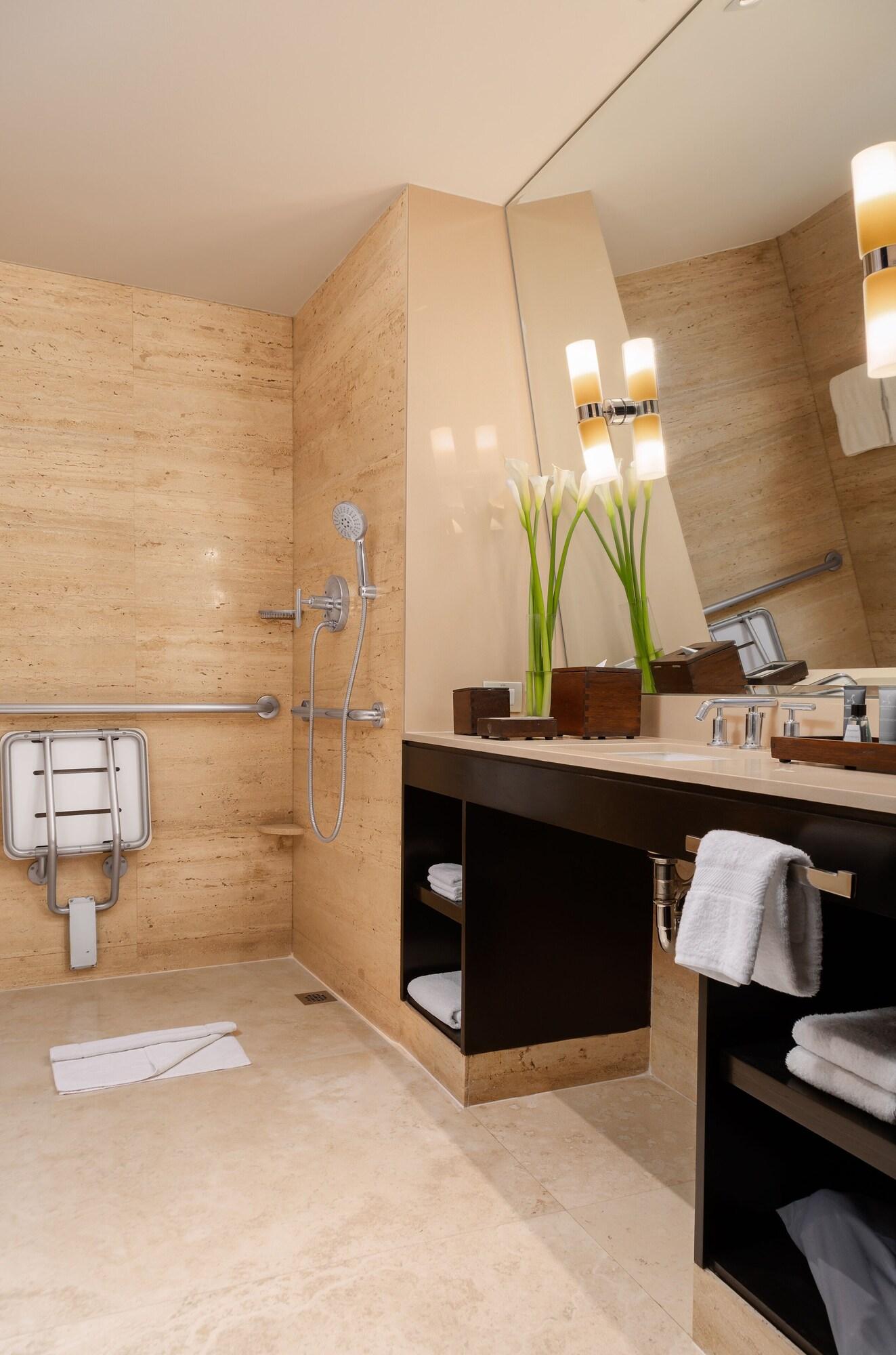 Double Deluxe King Bed