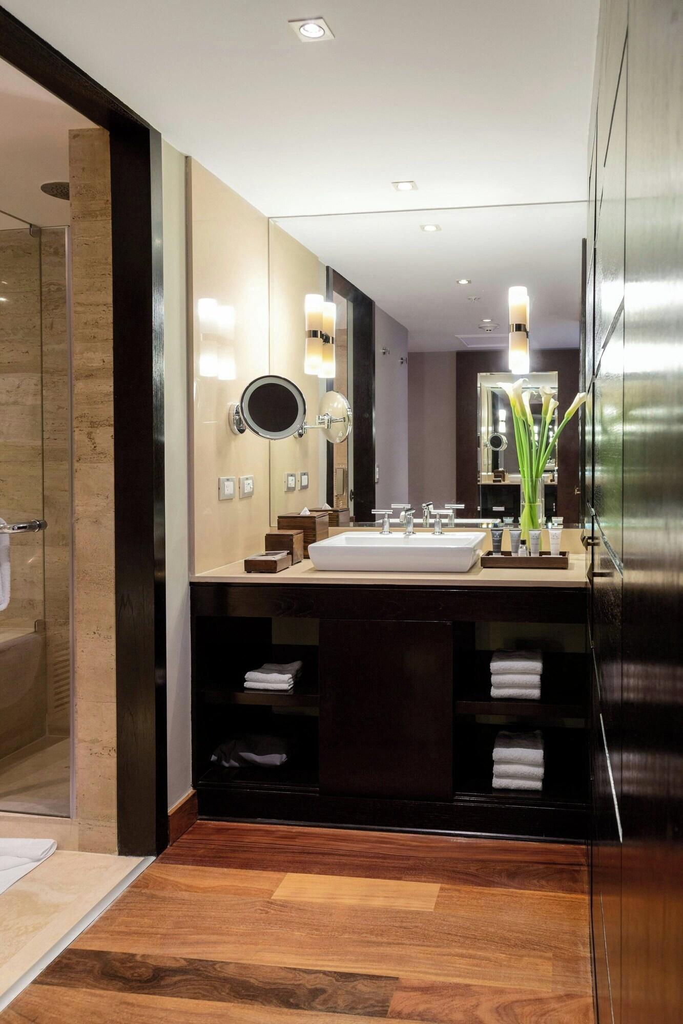 Double Deluxe King Bed