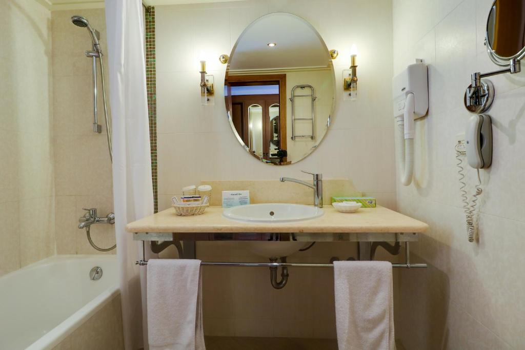 Double or Twin Pool View