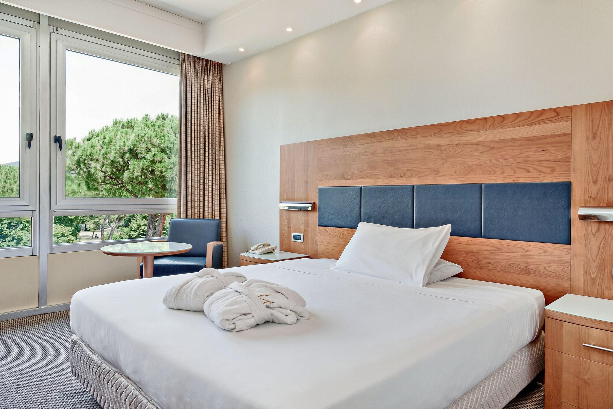 Double Executive Queen Bed