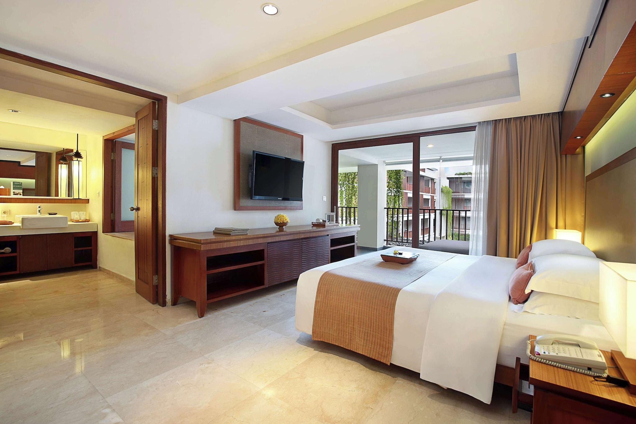 Suite Deluxe Pool View