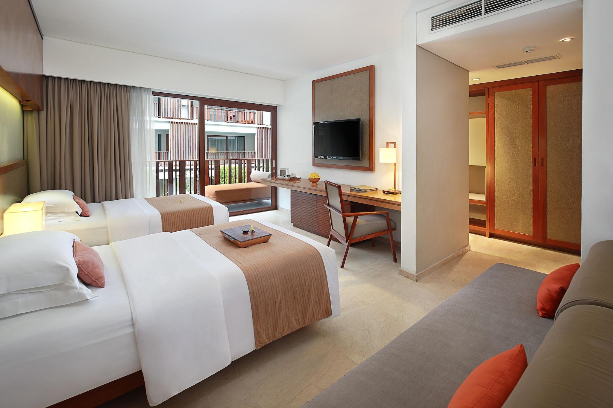 Twin Deluxe Pool View