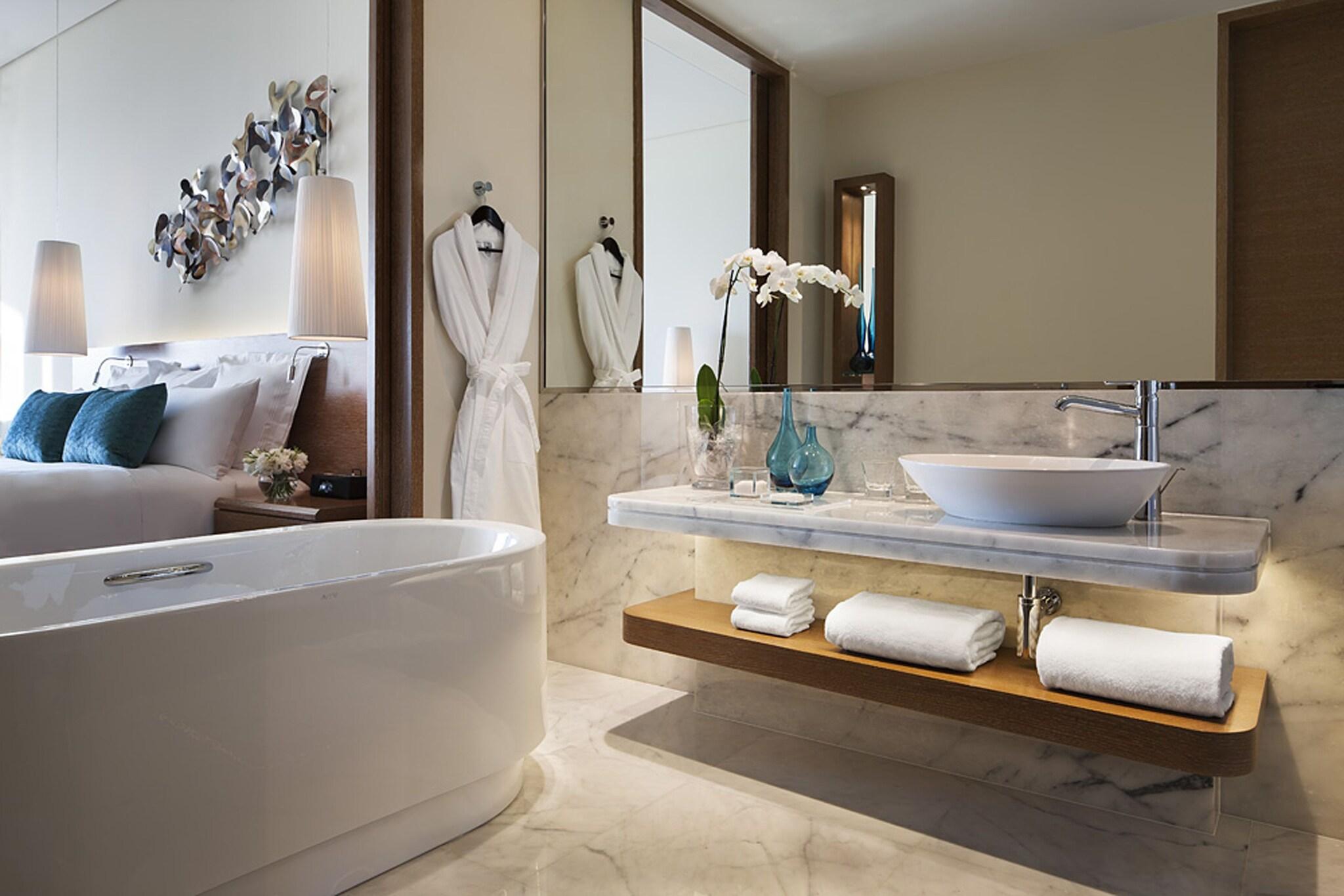 Suite Sea View King Bed