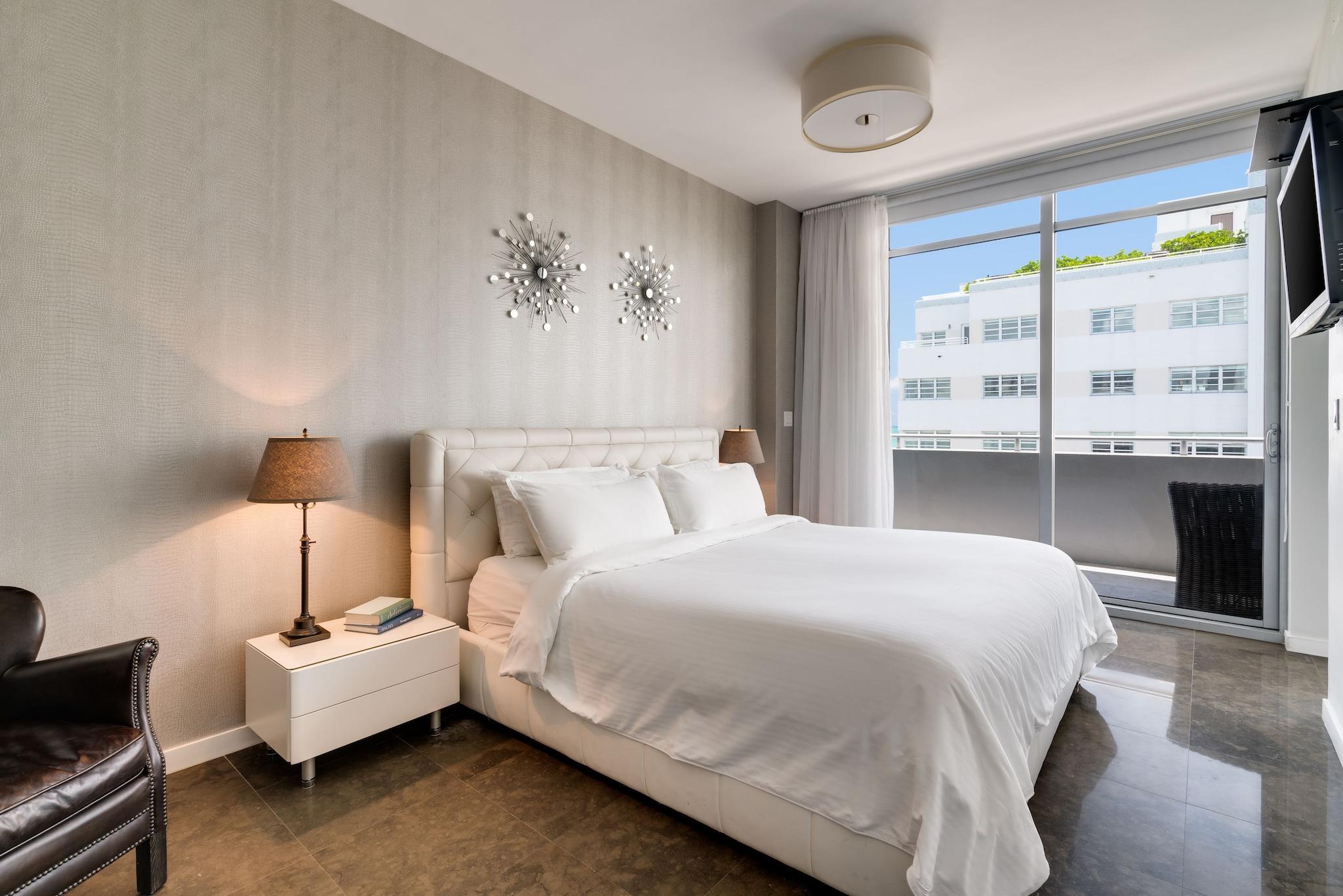 Suite Partial Ocean View King Bed