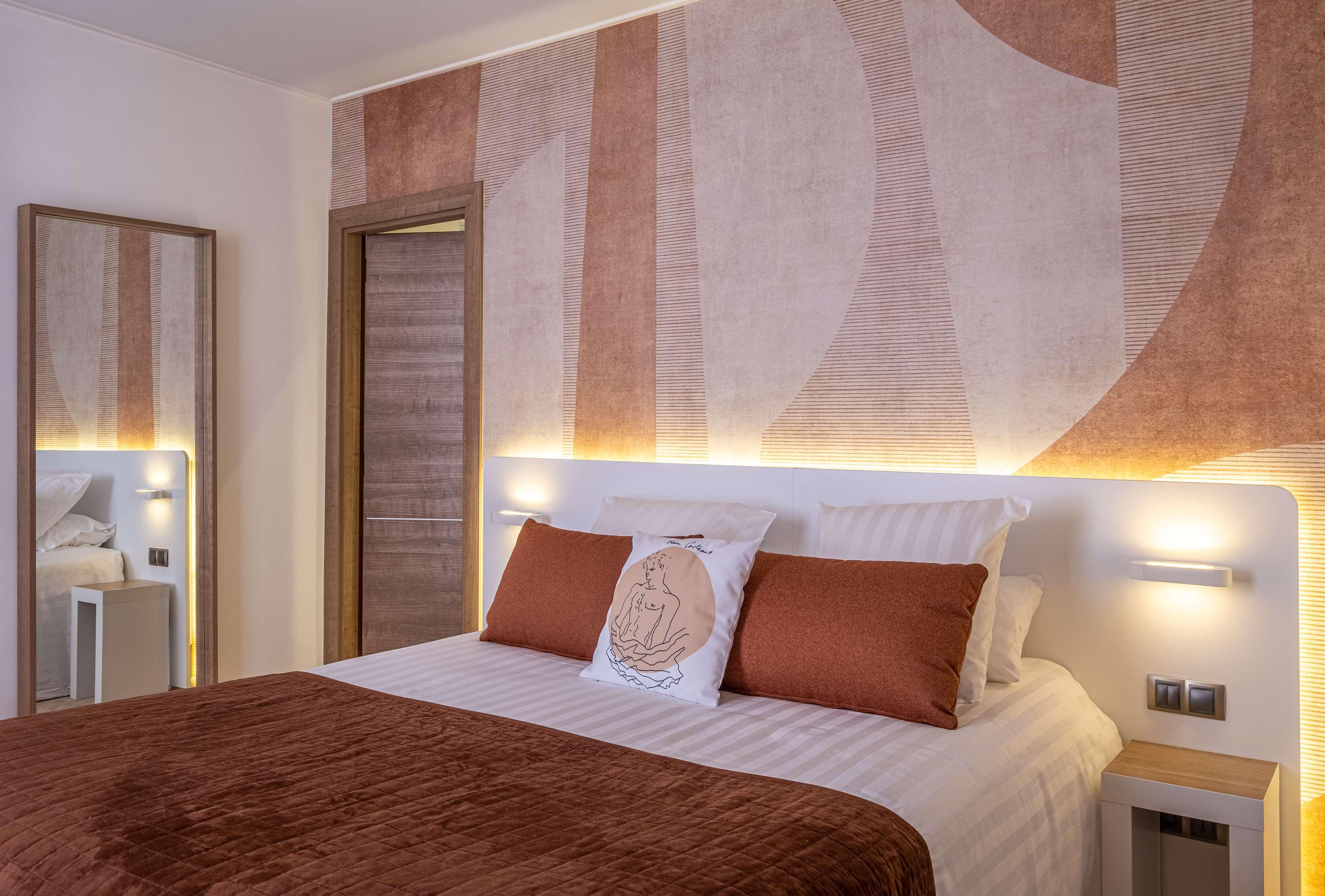 Family Room Superior