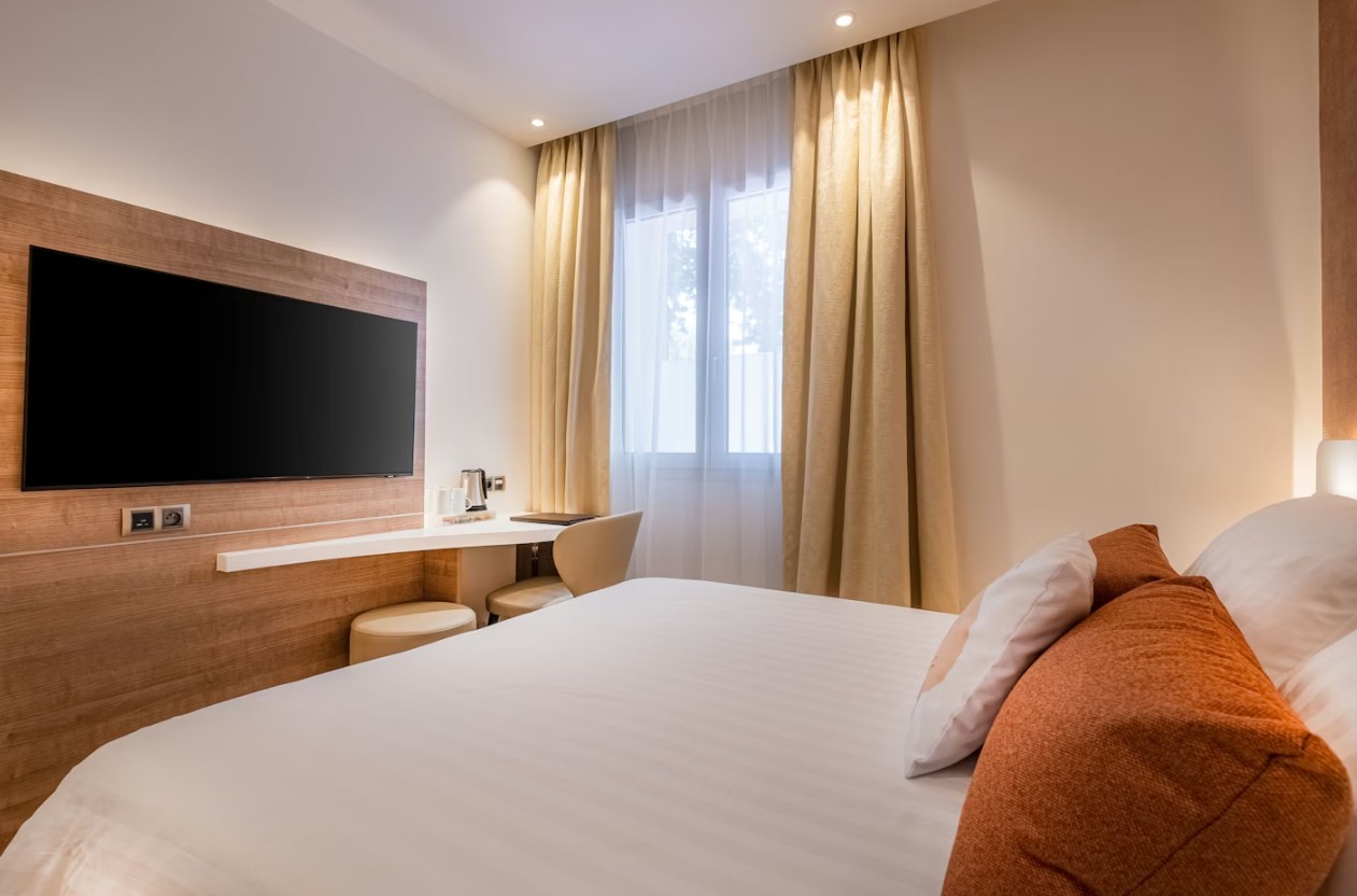 Double or Twin Mountain View