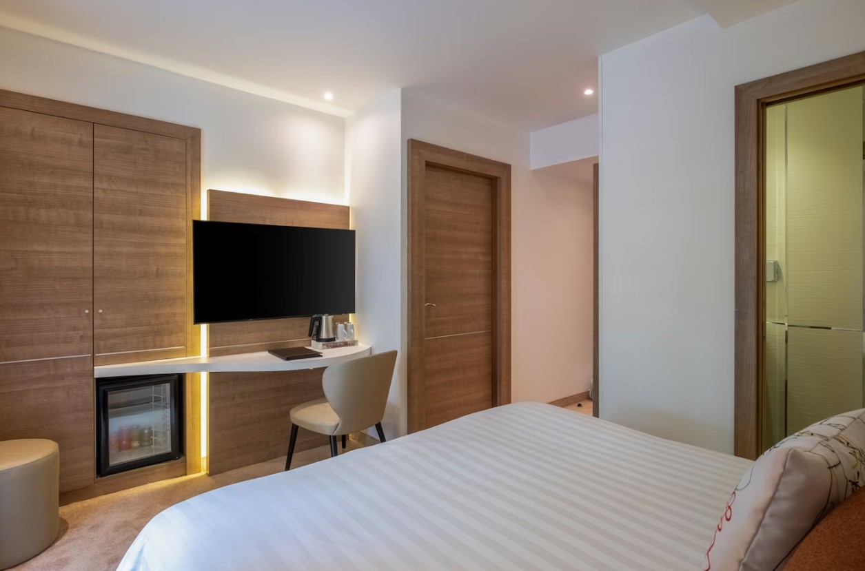 Double or Twin Mountain View