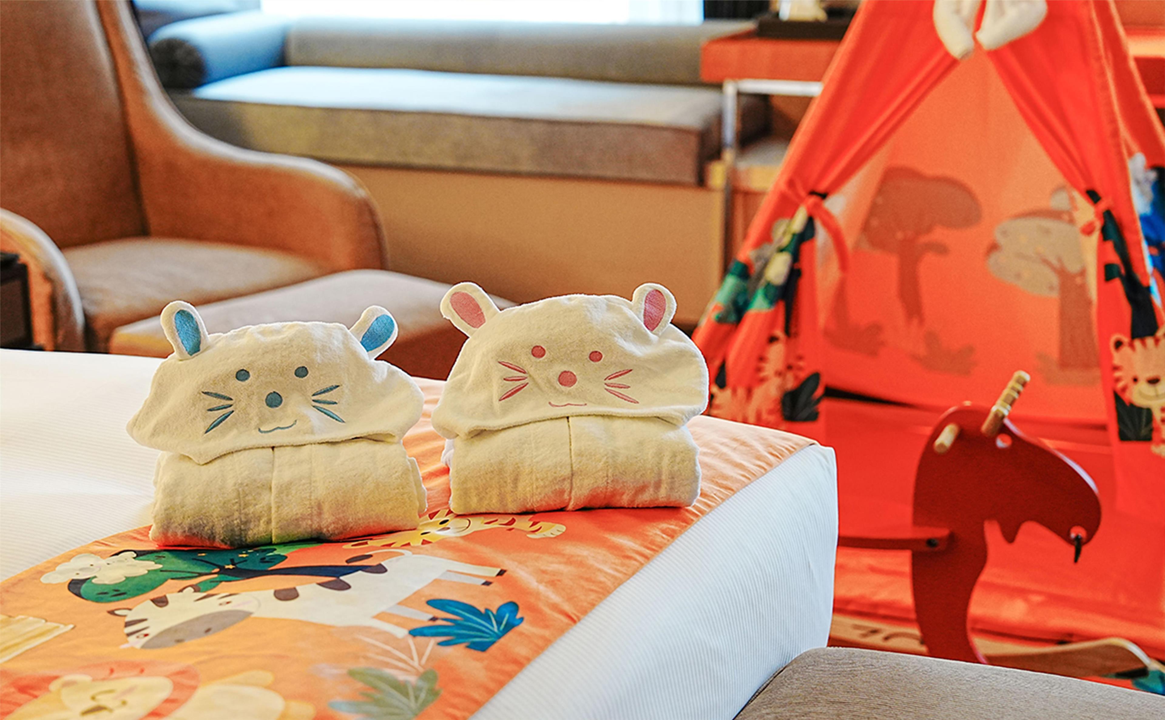 Double Deluxe King Bed