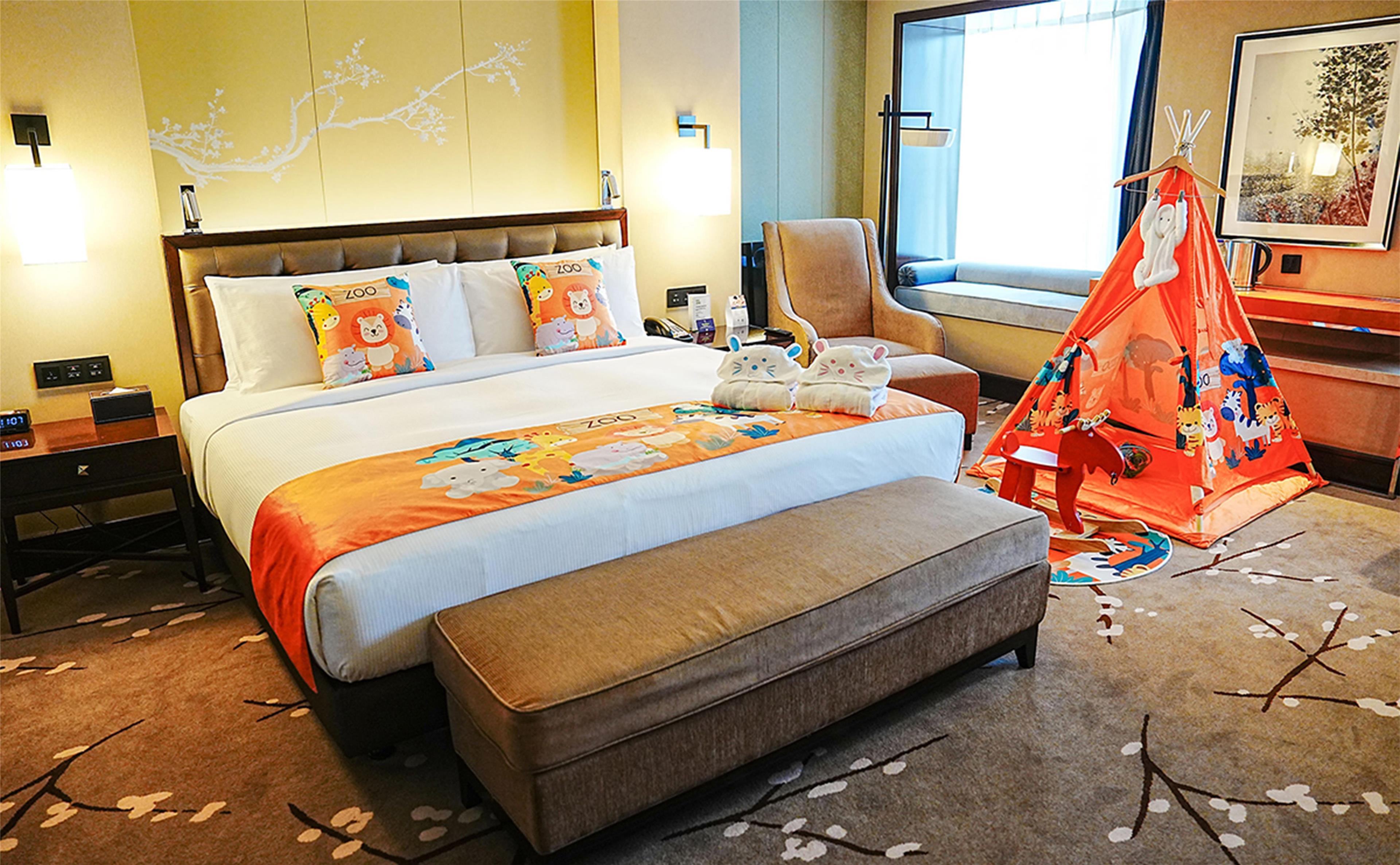 Double Deluxe King Bed