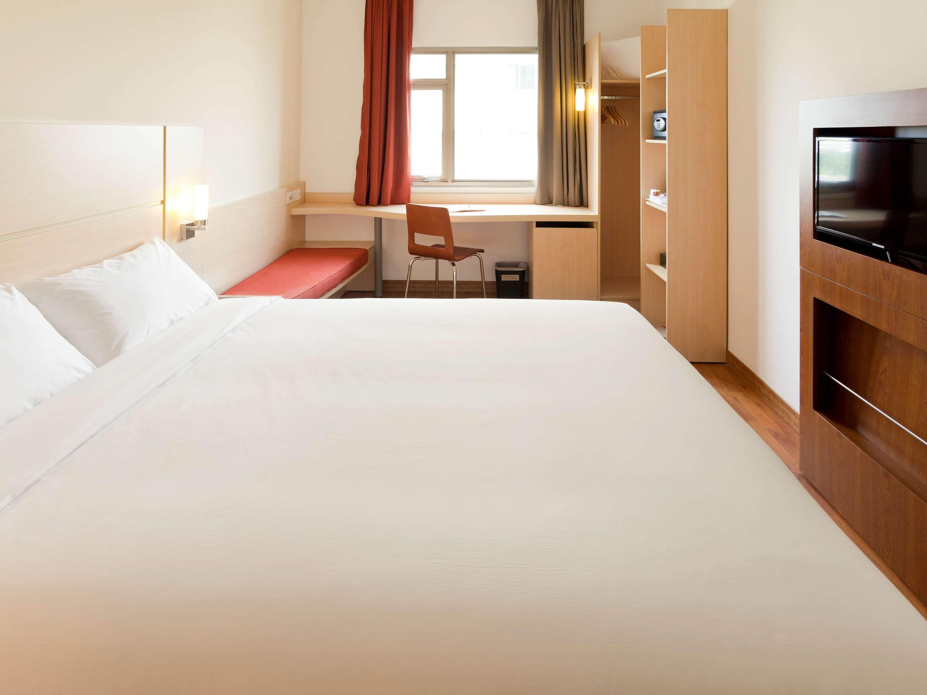 Double Queen Size Bed