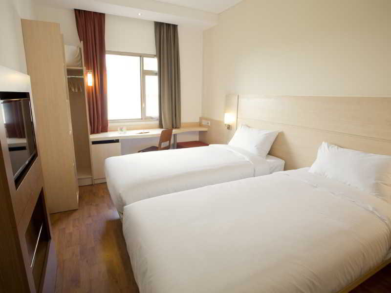 Double Queen Size Bed