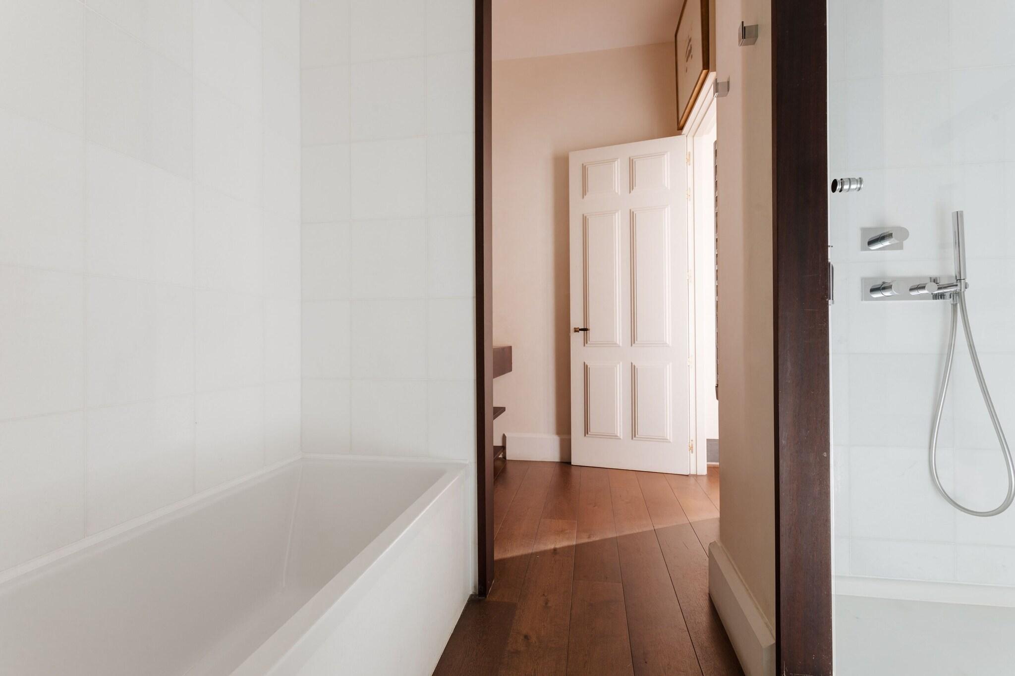 Suite City View King Bed