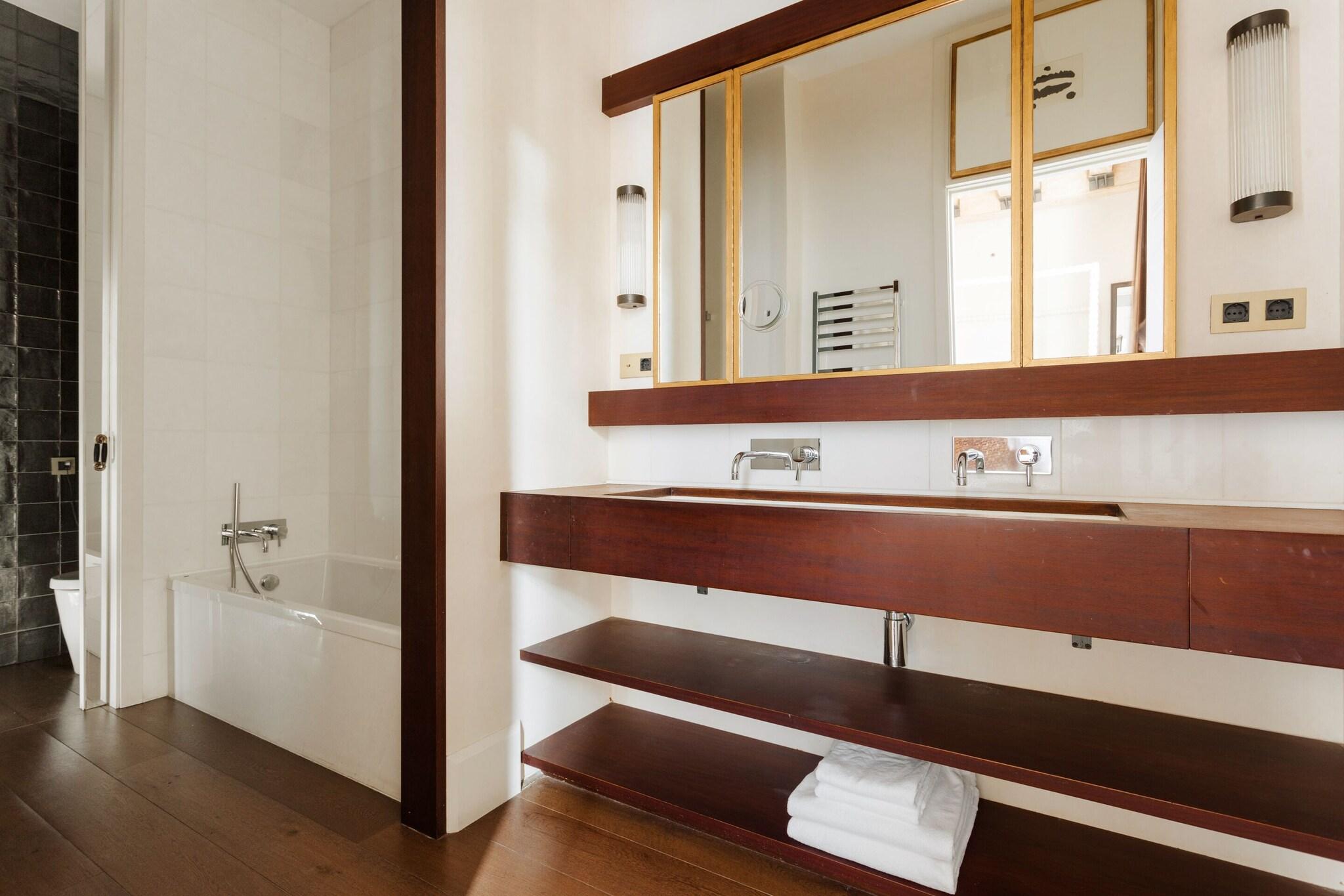 Suite City View King Bed