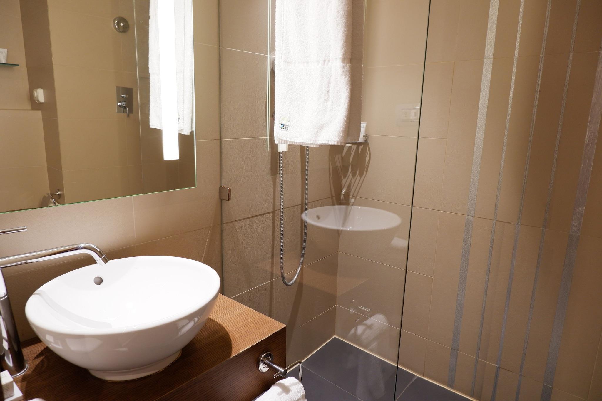 Twin Partial Sea View