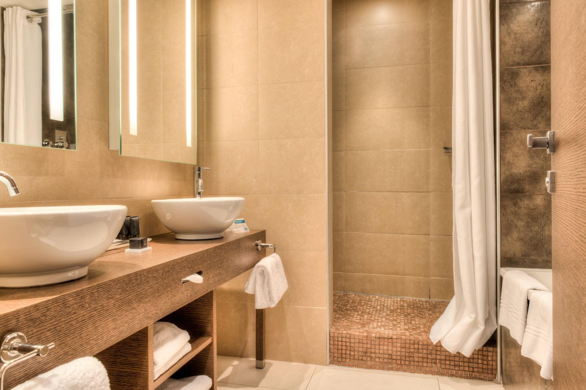 Double Partial Sea View