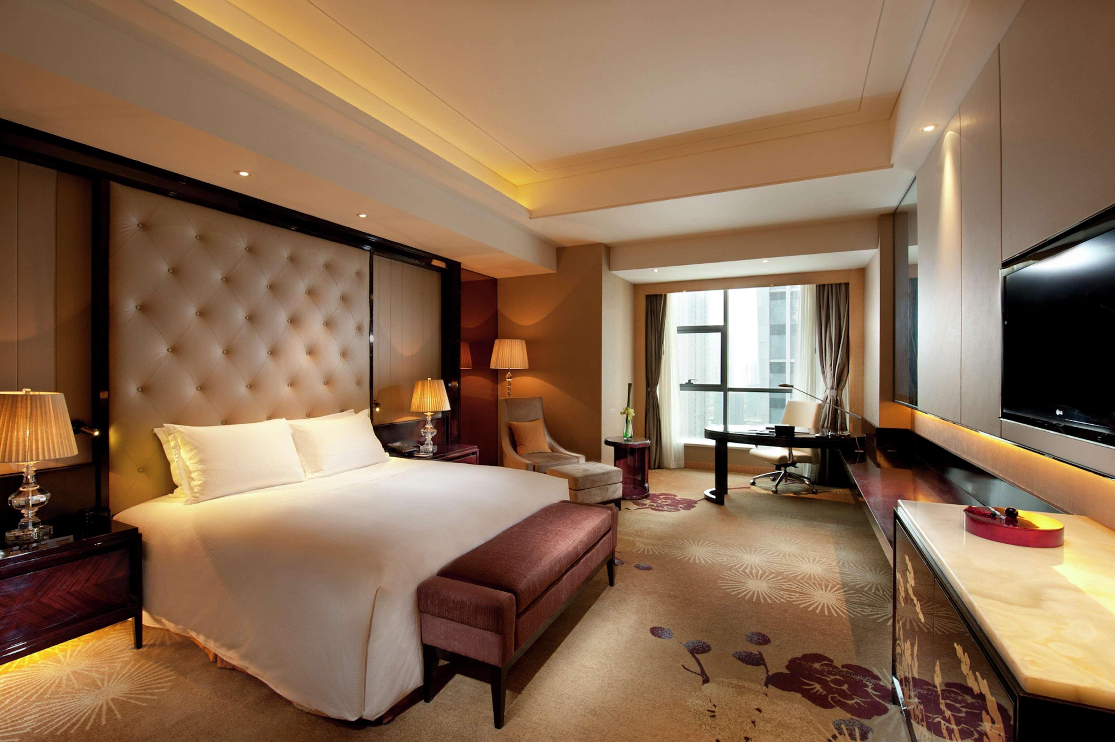 Double Deluxe King Bed