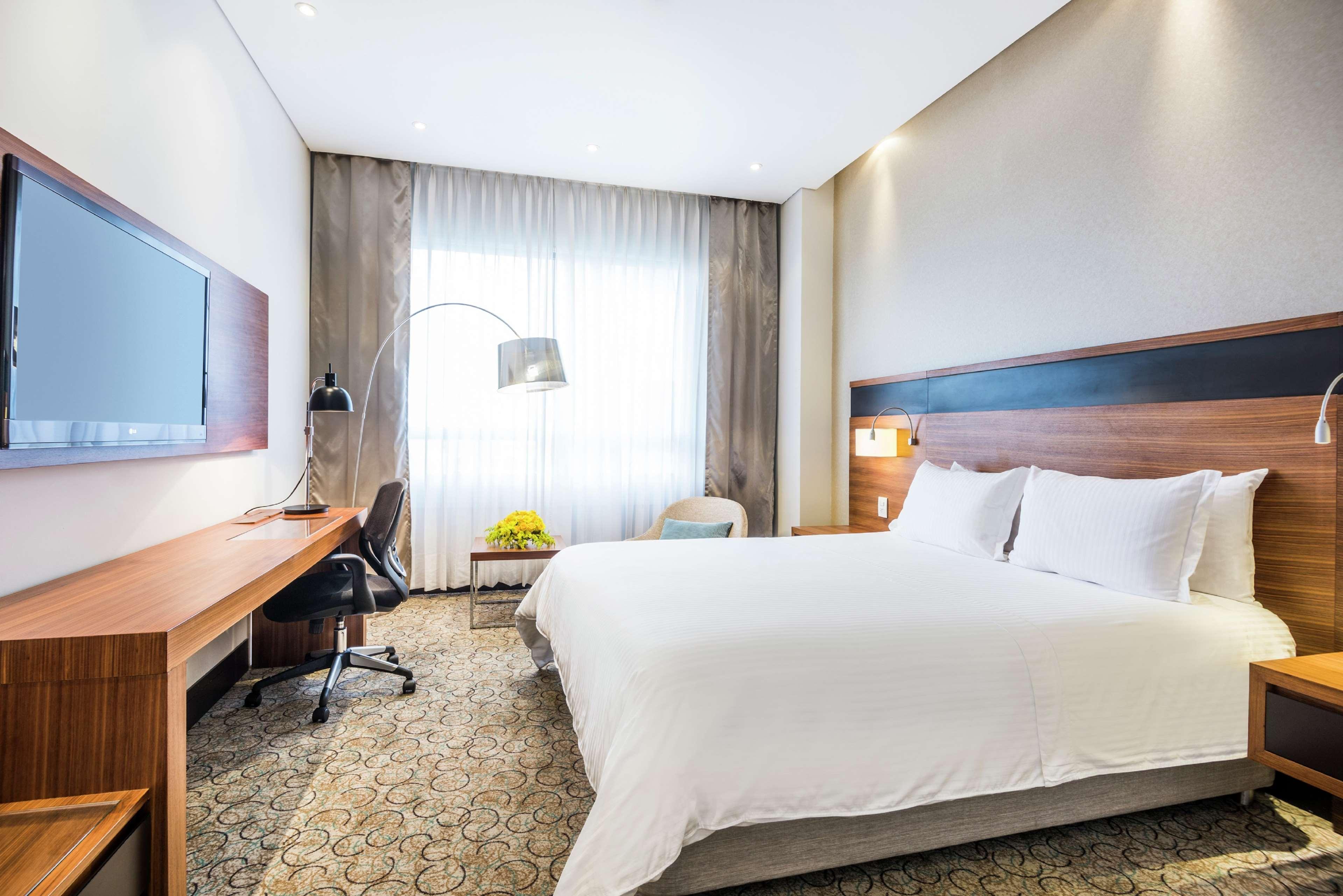 Double Queen Size Bed