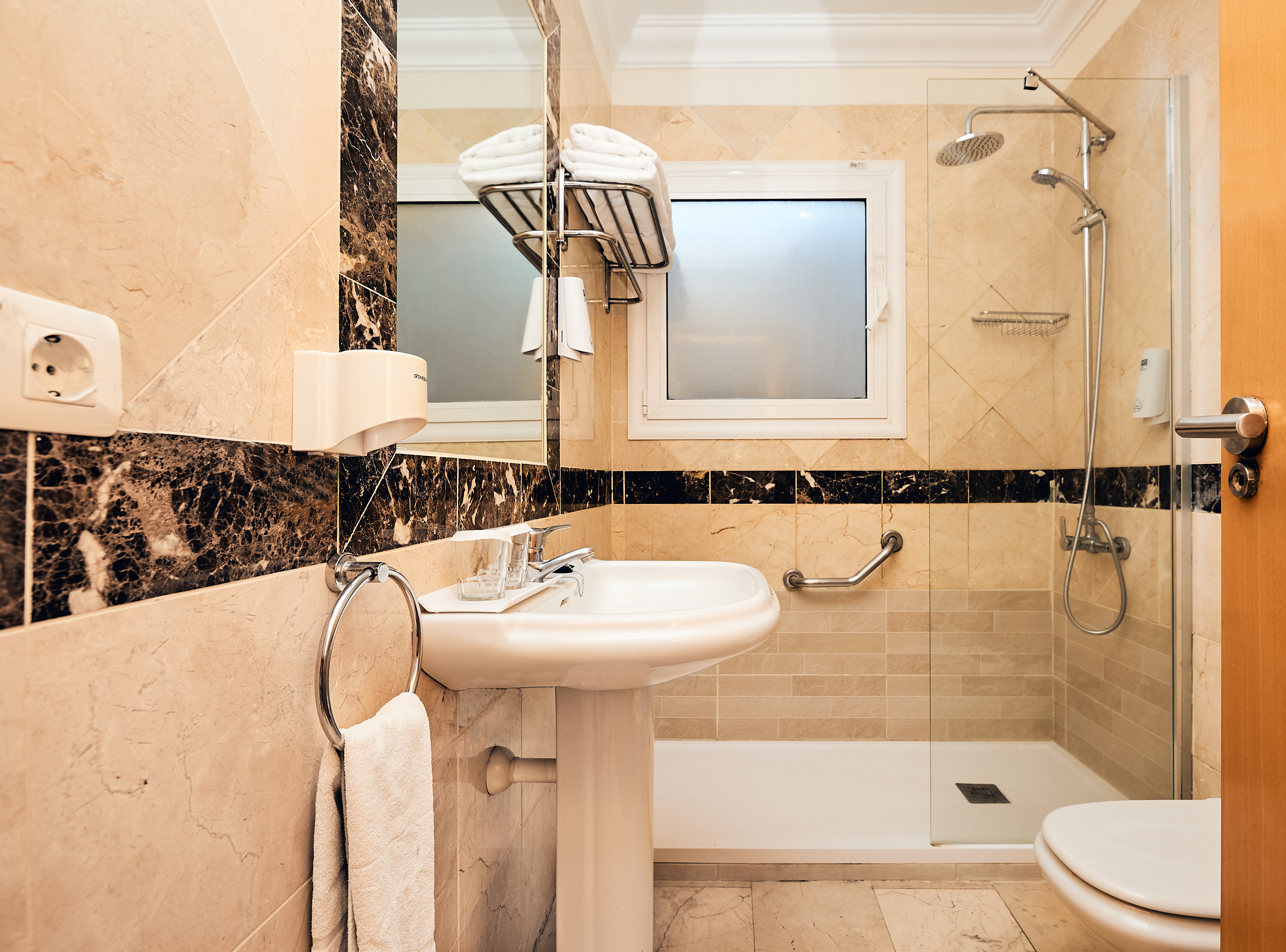 Apartment Capacity 5 Three Bedroom