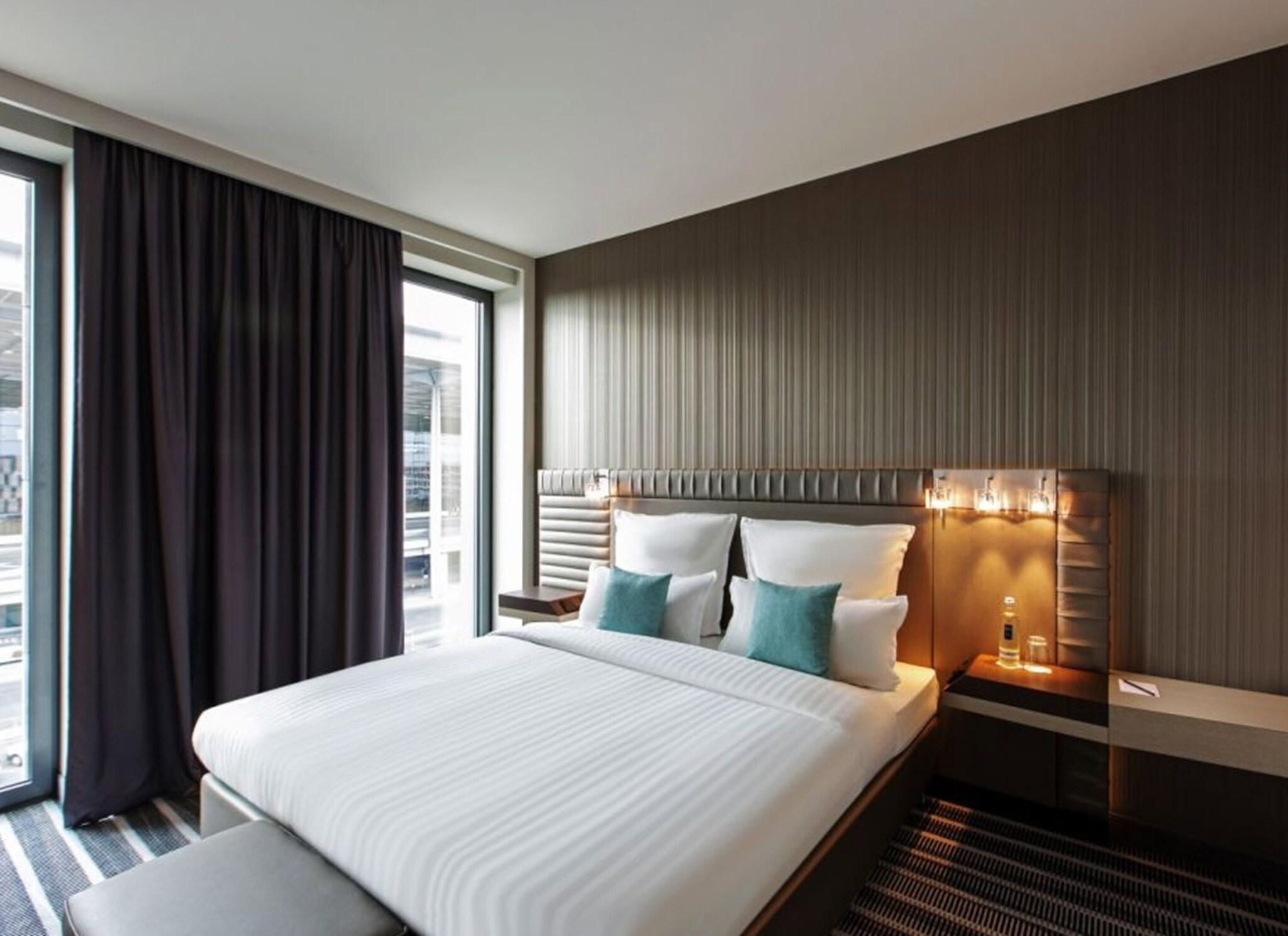 Junior Suite Queen Size Bed