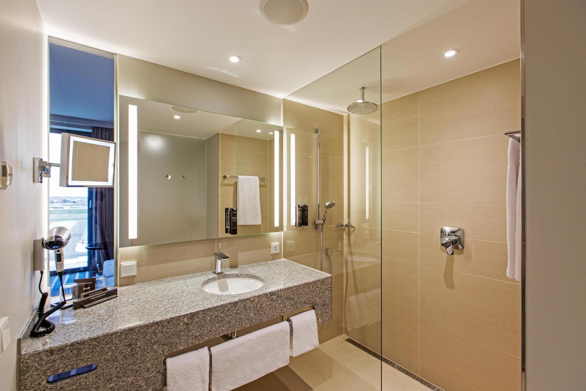 Junior Suite Queen Size Bed