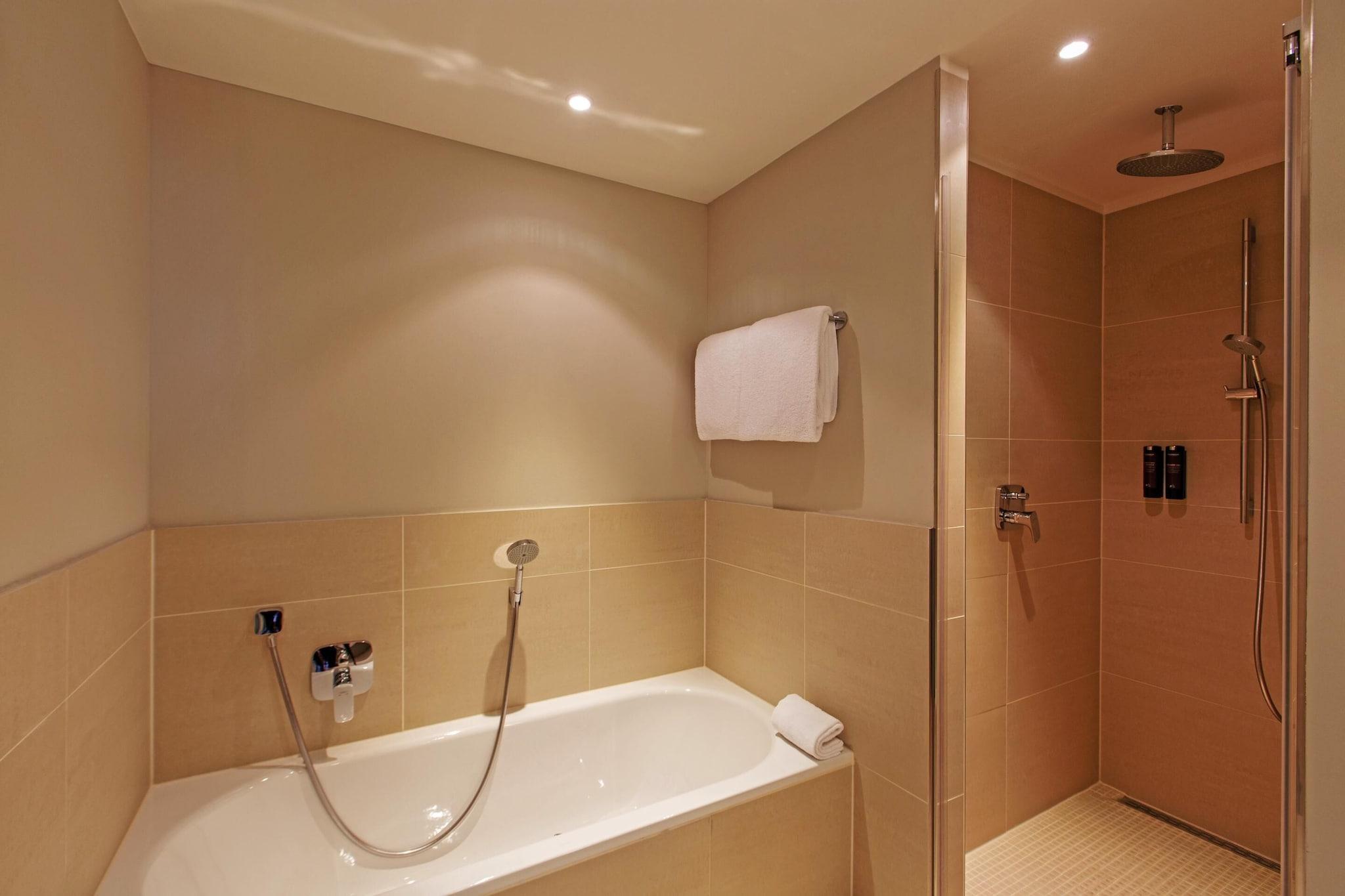 Suite Queen Size Bed