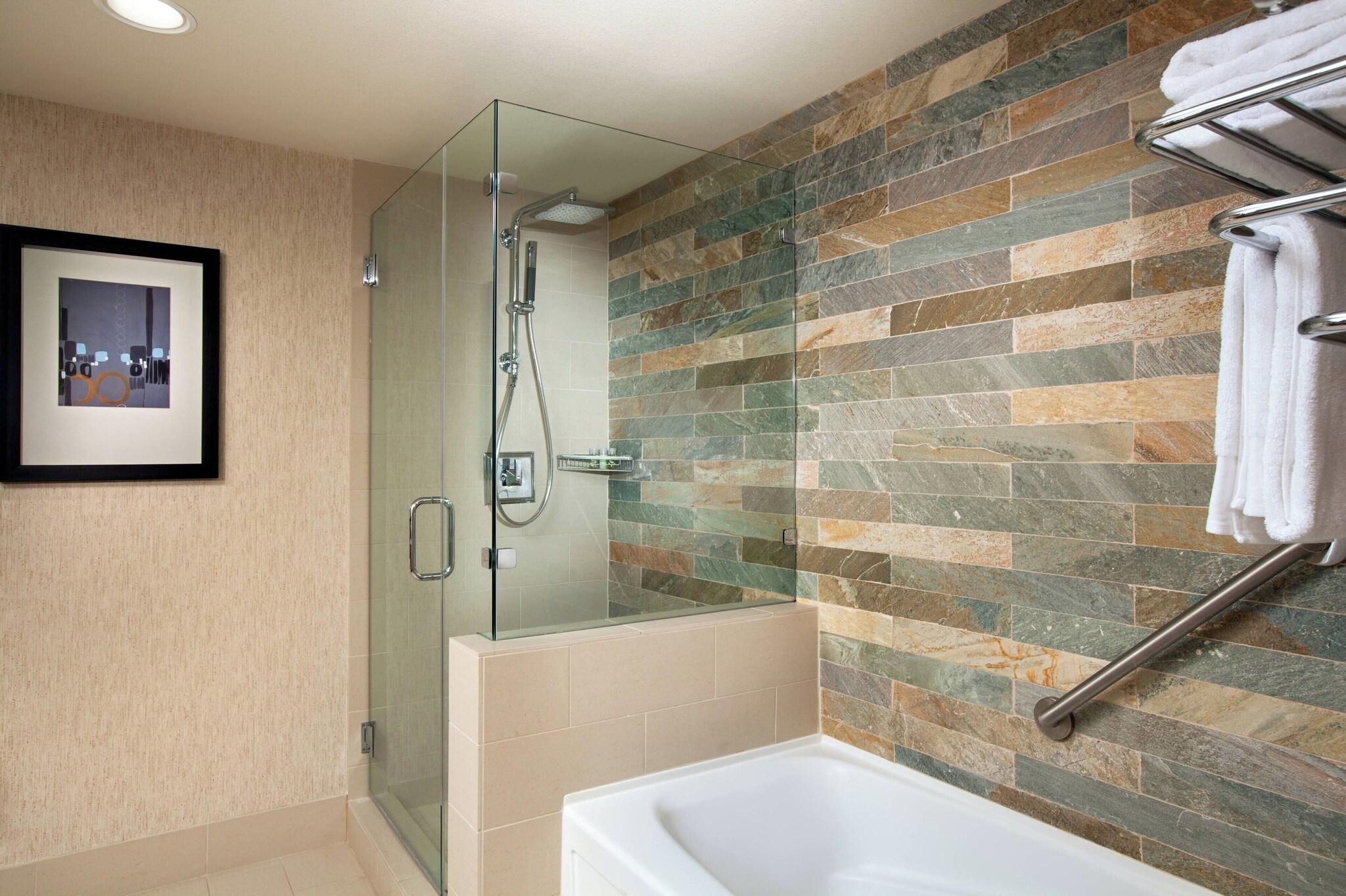 Double Deluxe King Bed