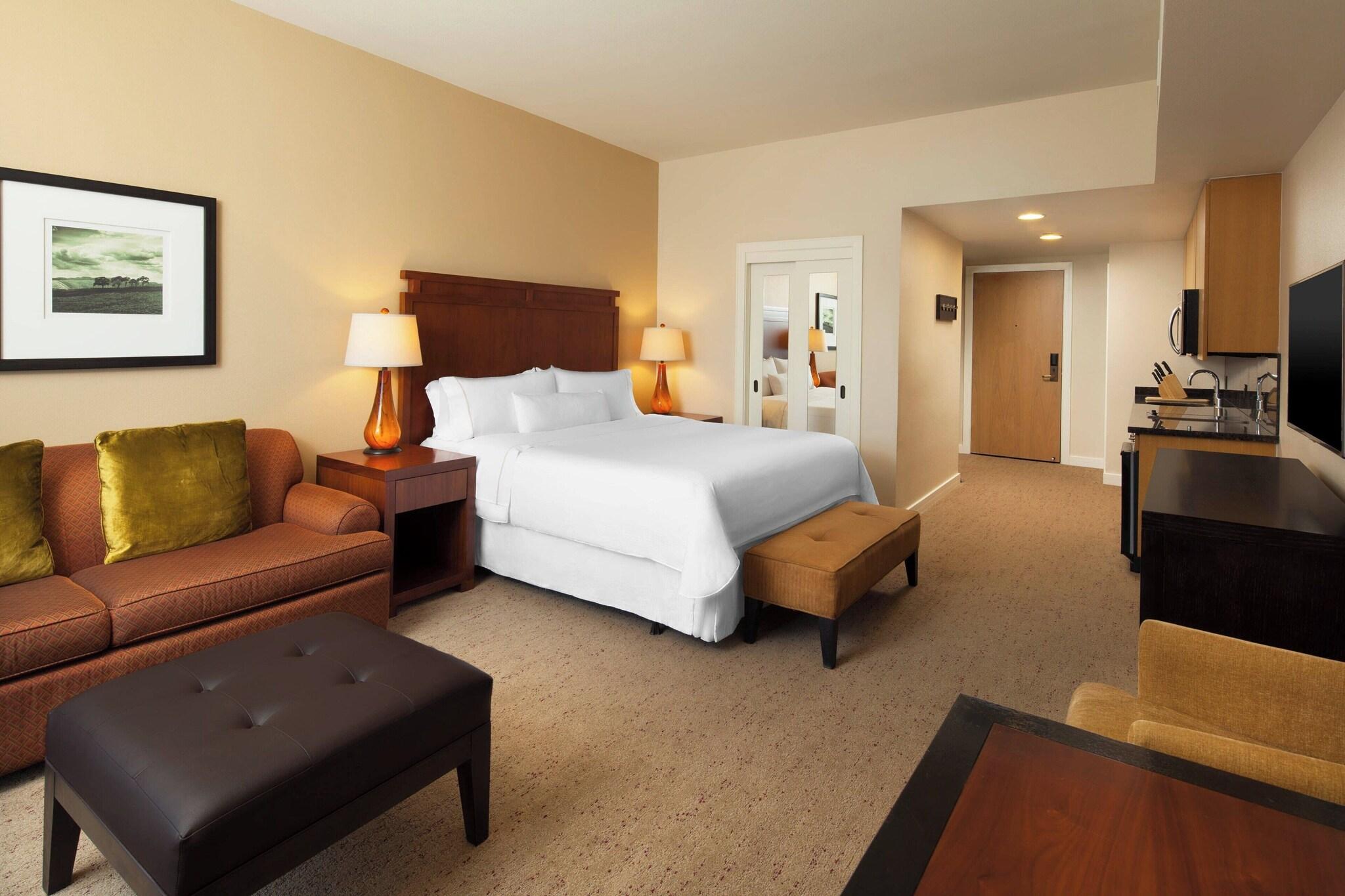 Double Deluxe King Bed