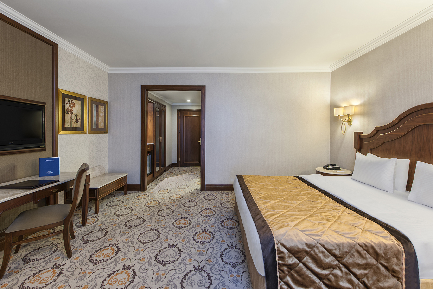 Single Superior Queen Bed