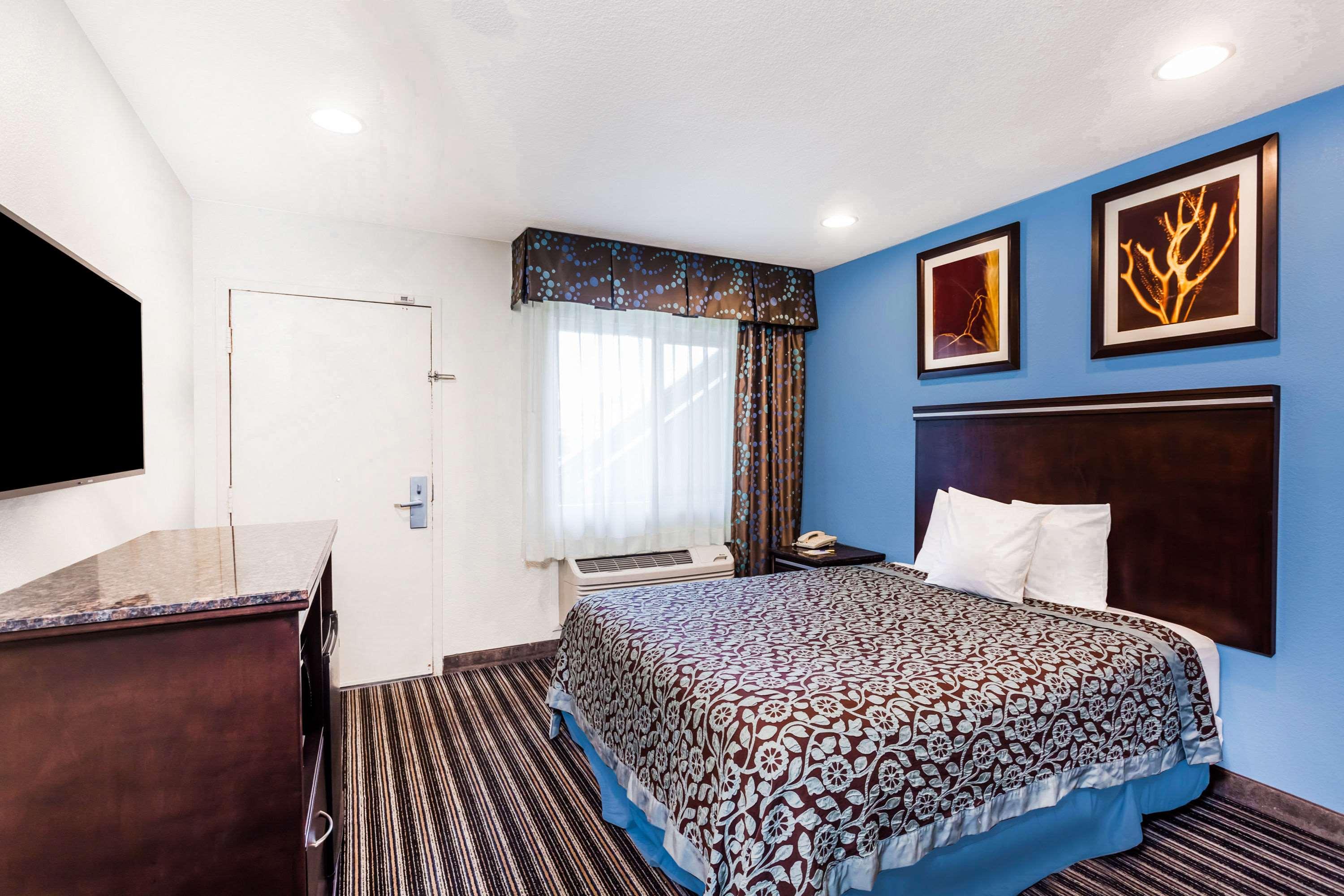 Double Queen Bed Non Smoking