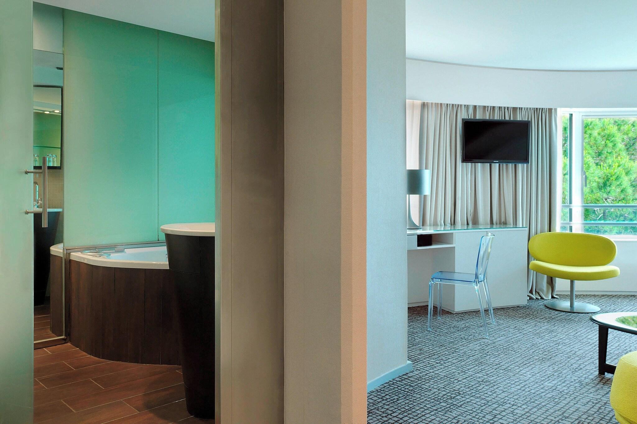 Double Sea View King Bed