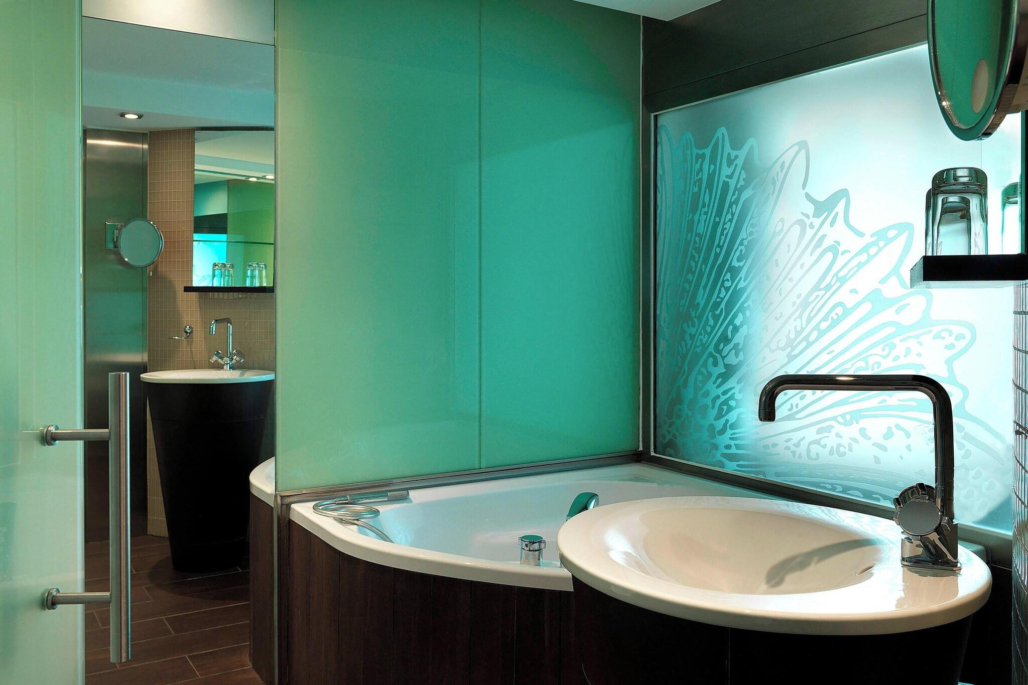 Double Sea View King Bed