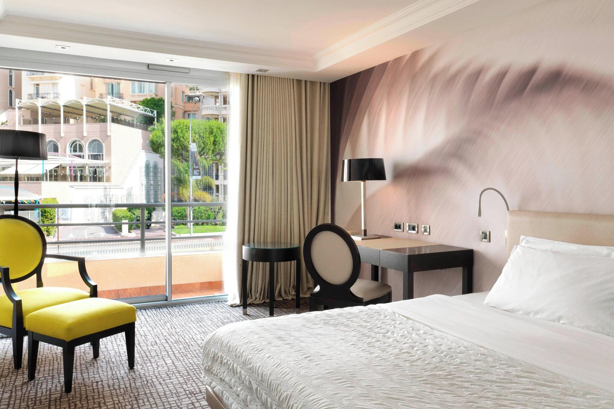 Room Classic City View